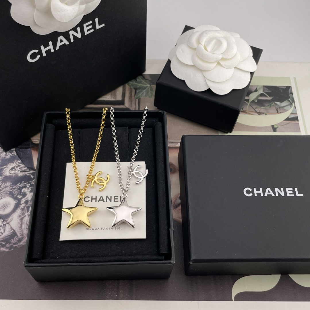 NO:816382,88180【Fragrant Star c Necklace】Z!  Large quantity, please consult customer service. The latest and most beautiful 26S spring and summer series!  First release on the entire network!  The old rule is to buy first, first rush with your eyes closed. Gold, silver!  2 colors, a sweet and cool atmosphere artifact!  The starlight reflects the gold, which brings a sense of relaxation with nobility. Wear it!  It looks white and does not look unattractive. Even your breathing is noble. It instantly improves the sophistication of your outfit. Highly recommended. Necklace, high-end Cartier jewelry.1986090988180【香星c项链】Z ！量大咨询客Fu 26S春夏最新款绝美系列！全网首发！老规矩先买先得闭眼冲 金色,银色！2个颜色,甜酷辣妹的氛围感神器！星芒映着鎏金,是自带贵气的松弛感.戴上它！显白不挑人,连呼吸都带着贵气,瞬间提升穿搭精致度强烈推荐必入自留,,necklace,卡迪亚高端饰品,Jewelry