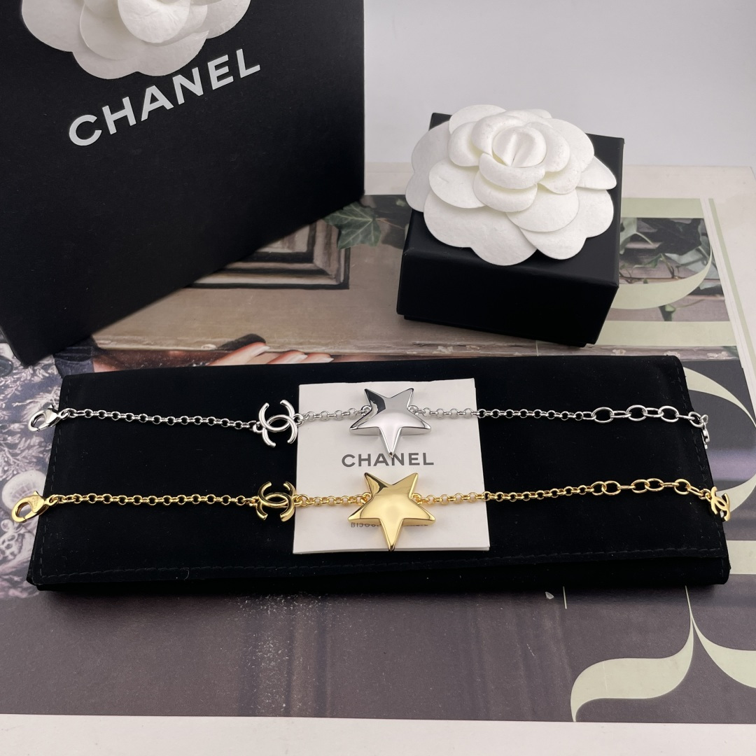 NO:816377,88180【香星c Bracelet】Z!  Large quantity, please consult customer service. The latest and most beautiful 26S spring and summer series!  First release on the entire network!  The old rule is to buy first, first rush with your eyes closed. Gold, silver!  There are 2 colors, the sweet and cool girl's atmosphere artifact, the starlight reflects the gold, and it has a sense of relaxation with nobility. Wear it!  It looks white and does not look unattractive. Even your breathing is noble. It instantly improves the sophistication of your outfit. Highly recommended. Bracelet, Cartier high-end jewelry.1986090988180【香星c手链】Z ！量大咨询客Fu 26S春夏最新款绝美系列！全网首发！老规矩先买先得闭眼冲 金色,银色！2个颜色,甜酷辣妹的氛围感神器星芒映着鎏金,是自带贵气的松弛感.戴上它！显白不挑人,连呼吸都带着贵气,瞬间提升穿搭精致度强烈推荐必入自留,,bracelet,卡迪亚高端饰品,Jewelry