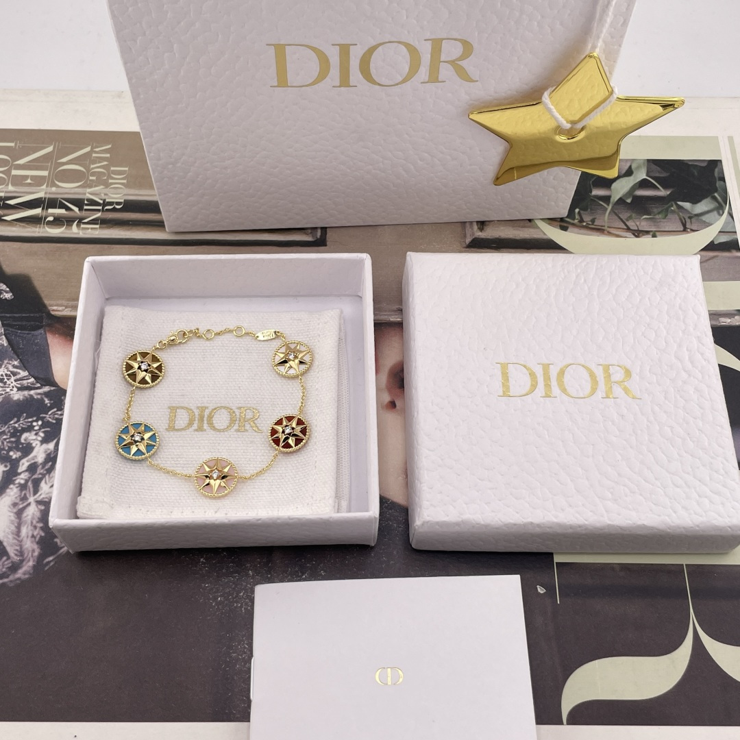 NO:856714,88260 [D Five Compass Bracelet] [We produce the Seiko version] It’s so beautiful, it’s a must-have item. We purchased the same series of Z and made this series without any deviation based on the Z data details. The masters in the factory almost cried when making this series. There are more than 20 manual positioning and welding of one bracelet alone, which is very manual. One worker in the factory cannot make several finished products in a day, which is very time-consuming!  It is completely different from the various low-end versions on the market. Welcome to K. The various versions on the market are completely different. Compare more and place an order again [witty][witty],,bracelet,Cardia high-end jewelry1986090988260【D五罗盘手链】【我们出品精工版】上手太太太美了,一定一定要入的一款单品,这个我们购入同系列的Z,根据Z数据细节毫无偏差的做出了这个系列,厂里师傅做这个系列快哭了,一个手链单单纯手工定位烧焊就20多个,非常非常的耗手工,厂里一个工人一天做不了几个成品,非常的废时！ 跟市面的各种low版完完全全不一样,欢迎K市面各种版本,完完全全不一样,多对比,再来下单[机智][机智],,bracelet,卡迪亚高端饰品,Jewelry