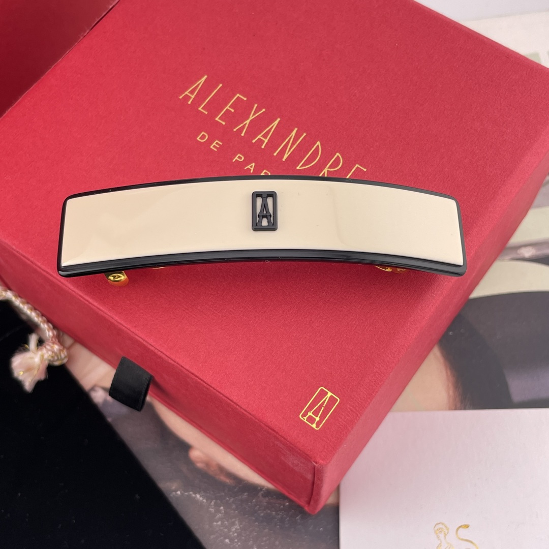【【亚历山大撞色一字发夹】百搭ins风！黑色，米色两色可选，！以极简线条演绎法式优雅，用经典配色复刻低调