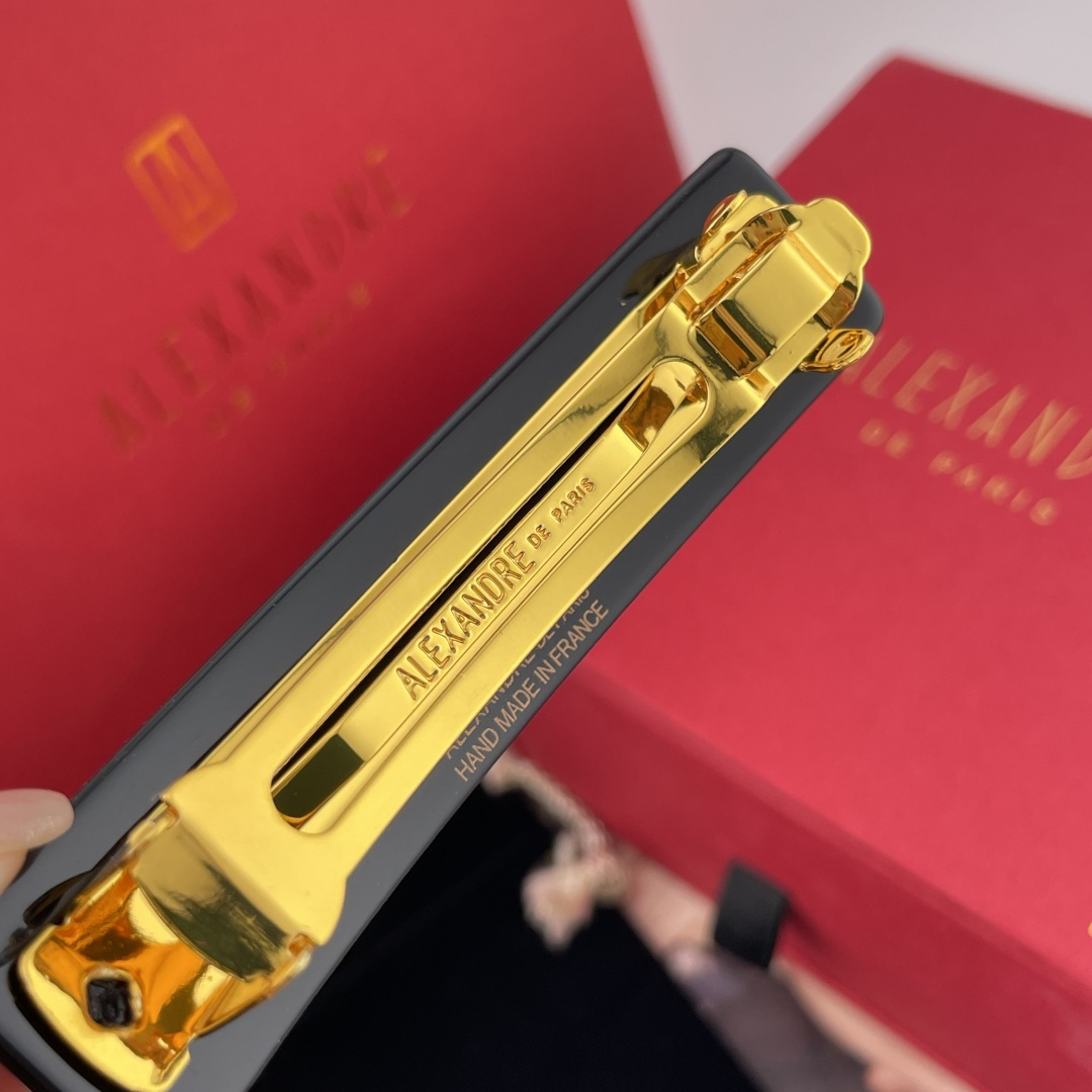 【【亚历山大撞色一字发夹】百搭ins风！黑色，米色两色可选，！以极简线条演绎法式优雅，用经典配色复刻低调