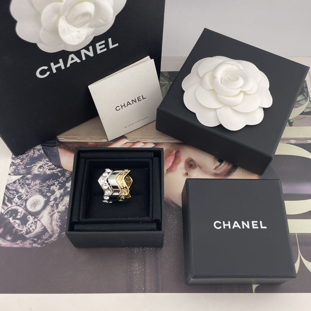 NO:857387,88200 [Fragrant special-shaped three-piece ring set] is so stylish!  !  Large quantity, please consult customer service. The most popular rings, one of them is a beautiful three-piece set, three-in-one, stacked, or worn separately!  6-7-8 three sizes come with free packaging!  There is no need to show off the exquisiteness of your fingertips. The explosive three-piece set is really eye-catching at first sight and the price-performance ratio is so high!  The three-piece set can be freely matched and the three rings can be stacked in any combination to unlock N possible styles!  It’s simply not too good-looking. It’s a perfect eye-catcher. It’s a fairy set ring that every girl should own. Wear it alone for a low-key sense of sophistication. When stacked, it’s fashionable. I love it. Ring. Cartier high-end jewelry.1986090988200【香异形三件套戒指】太有设计感啦！！量大咨询客Fu 最爆戒指,没有之一绝美三件套,三合一叠戴,分开戴都！6-7-8三个尺寸送包装！指尖的精致从来不用刻意张扬.巨爆三件套真的是一眼心动性价比太高了！三件套自由搭配 三戒叠搭,任意组合,解锁N种风格可能！简直不要太好看啦吸睛率满分 每个女孩都该拥有的神仙套戒~单独戴是低调的精致感,叠戴时尚度拉~爱了爱了,,ring,卡迪亚高端饰品,Jewelry