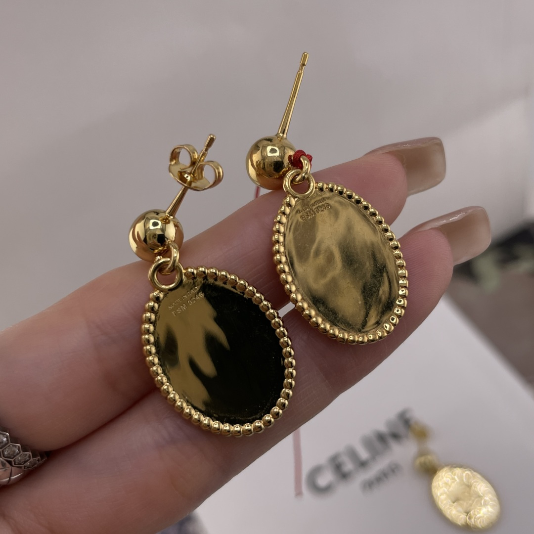 【】  Z VS 我们！认准我们家出品！只对标zP❗️细节质感拉满！🤩认准我们家出品！带你省省省，立省近4k➕！闭眼冲✔