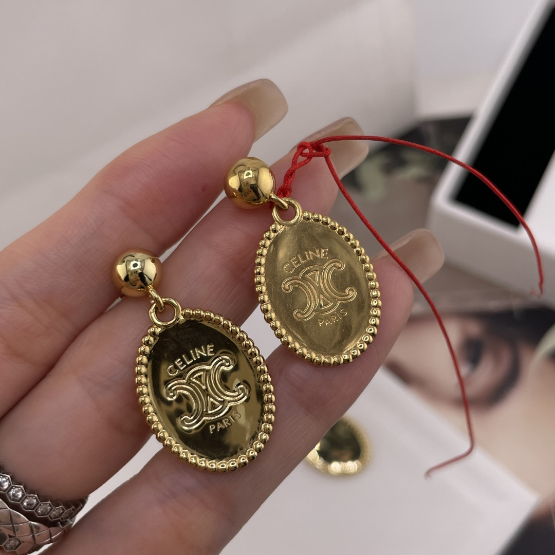 【】  Z VS 我们！认准我们家出品！只对标zP❗️细节质感拉满！🤩认准我们家出品！带你省省省，立省近4k➕！闭眼冲✔