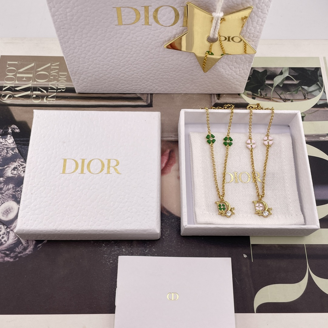 DIOR 项链 金色 字母 花朵 吊坠