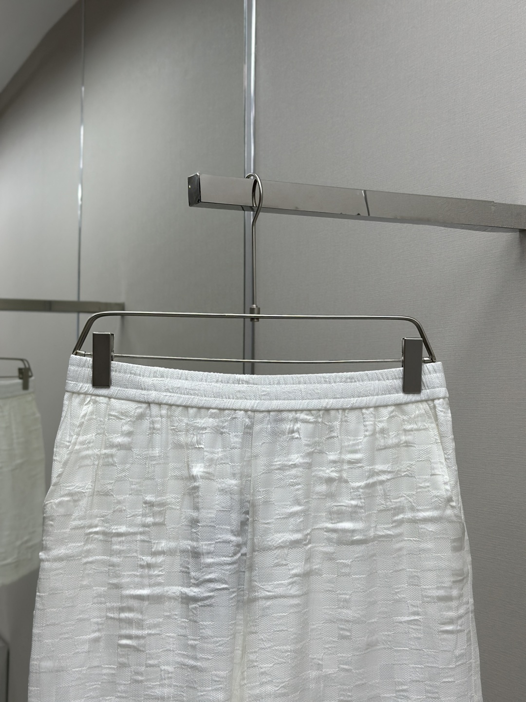 LV Rhinestone Mark Cotton Shorts for Stylish Summer Outfits - 图片 4