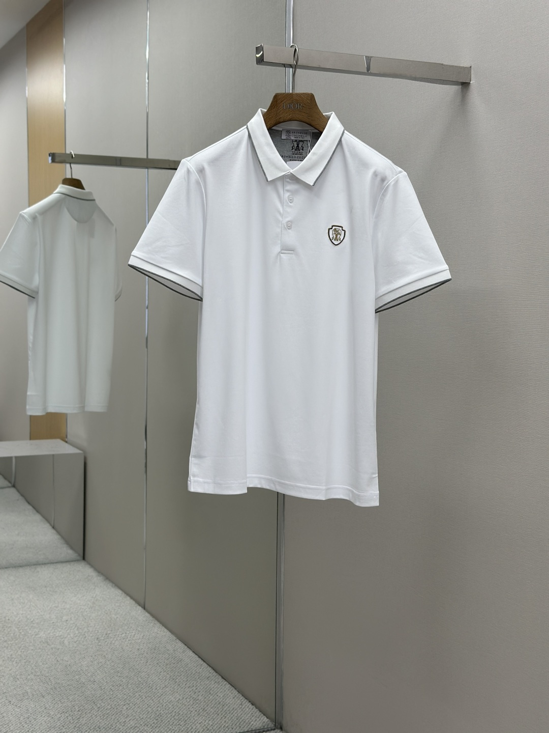 NO:433172,BC 2025 summer new product lapel polo short sleeves fashion item design, more fashionable and comfortable, high standard customization, very stylish upper body, luxury brand classic LOGO pattern customer-supplied auxiliary materials, customer-supplied imported comfortable breathable fabric with very delicate texture, exquisite and exquisite detailing and exquisite accessories, all supplied by foreign merchants, a single item with extremely high shaping ability, can be matched with any fashion, the style is super good, a must-have item for trendy men!  Size: 48-56, T-shirt,alexander wang19860909BC 2025夏季新品翻领polo短袖 时尚单品设计,更加时尚舒适,高标准定制,上身非常有型,奢华品牌经典LOGO图案 客供辅料,客供进口舒适透气面料质感非常细腻,细节工艺精湛考究,辅料皆为外商客供,塑造性极高的一款单品,任何时装都可以搭配,版型超级好 潮男必备单品！尺码:48-56,,T-shirt,alexander wang,Men's clothing