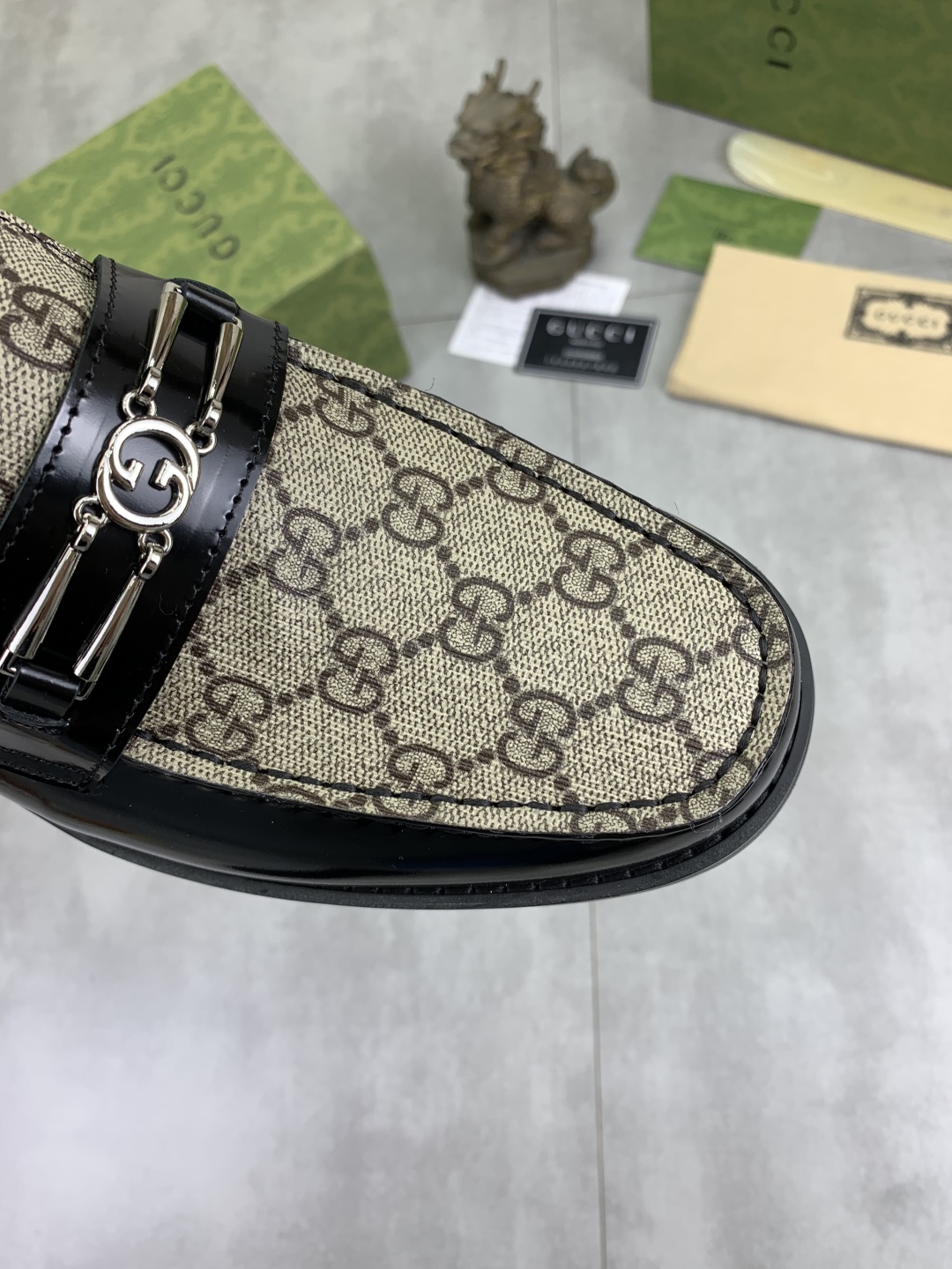 Gucci Men's Dress Loafers in Leather with Iconic GG Pattern and Metal Buckle 6 cmp i1741713730091 2418 0 4