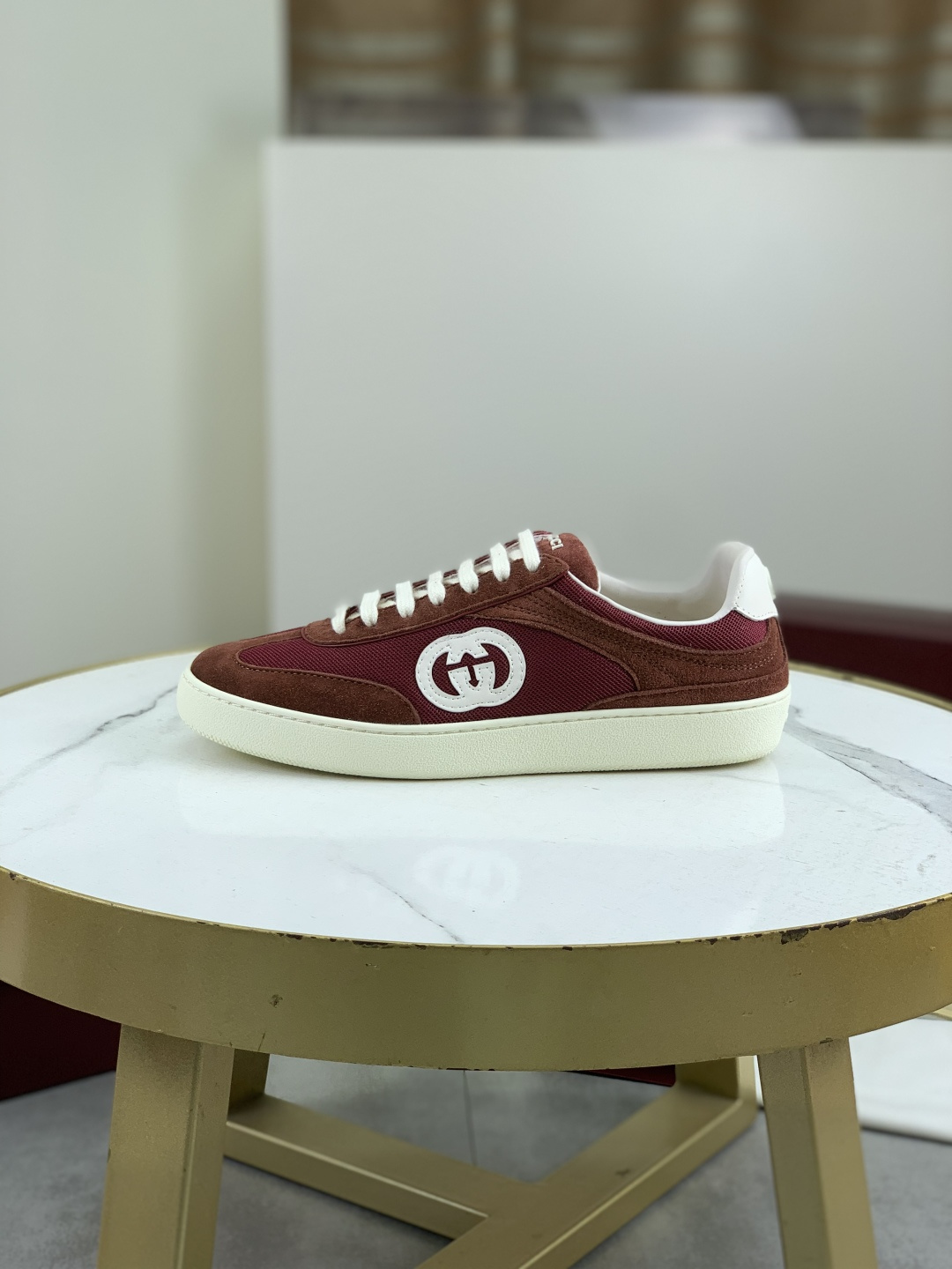 NO:274995,Real price High version GUCCI ~ Early spring celebrity couple model, Internet celebrities Yang Mi, Tang Yan, and other celebrities same model, latest double G embroidery technology, low-top lace-up fashionable board shoes, special counter purchase original development, original fabric cowhide material, special upper technology perfect match, TPU outsole, size number for women 35-40, male 39-45,, gucci, cowhide19860909实价 高版本 GUCCI～早春明星情侣款,网红杨幂、唐嫣,等众明星同款,最新双G刺绣工艺,低帮系带时尚板鞋,专柜购入原版开发,面料原版牛皮材料,鞋面特殊工艺完美搭配,TPU大底,码数女35一40 男39-45,,gucci,cowhide,Men's shoes