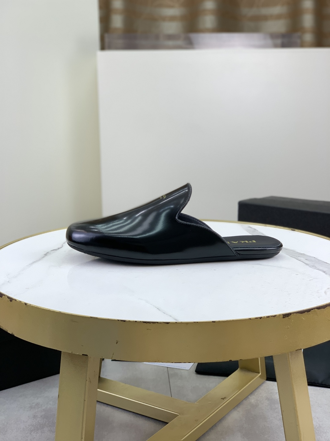 NO:353156,Real price Water-dyed beef original single quality PRADA —.Prada Original single purchase agent, high-end business leather shoes, fabrics are imported from Italy, rubbed color and beads, water-dyed beads, cowhide, original outsole, fine workmanship, real ^_^ shot size39-44 (38 45 customized),, prada, prada, cowhide19860909实价 水染牛里 原单品质PRADA —.普拉达 原单代购、高端商务皮鞋、面料采用意大利进口擦色开边珠小牛皮水染牛里/牛皮里特供原版大底、做工精细、实物^_^拍摄size39-44（38 45定做）,,prada,prada,cowhide,Men's shoes