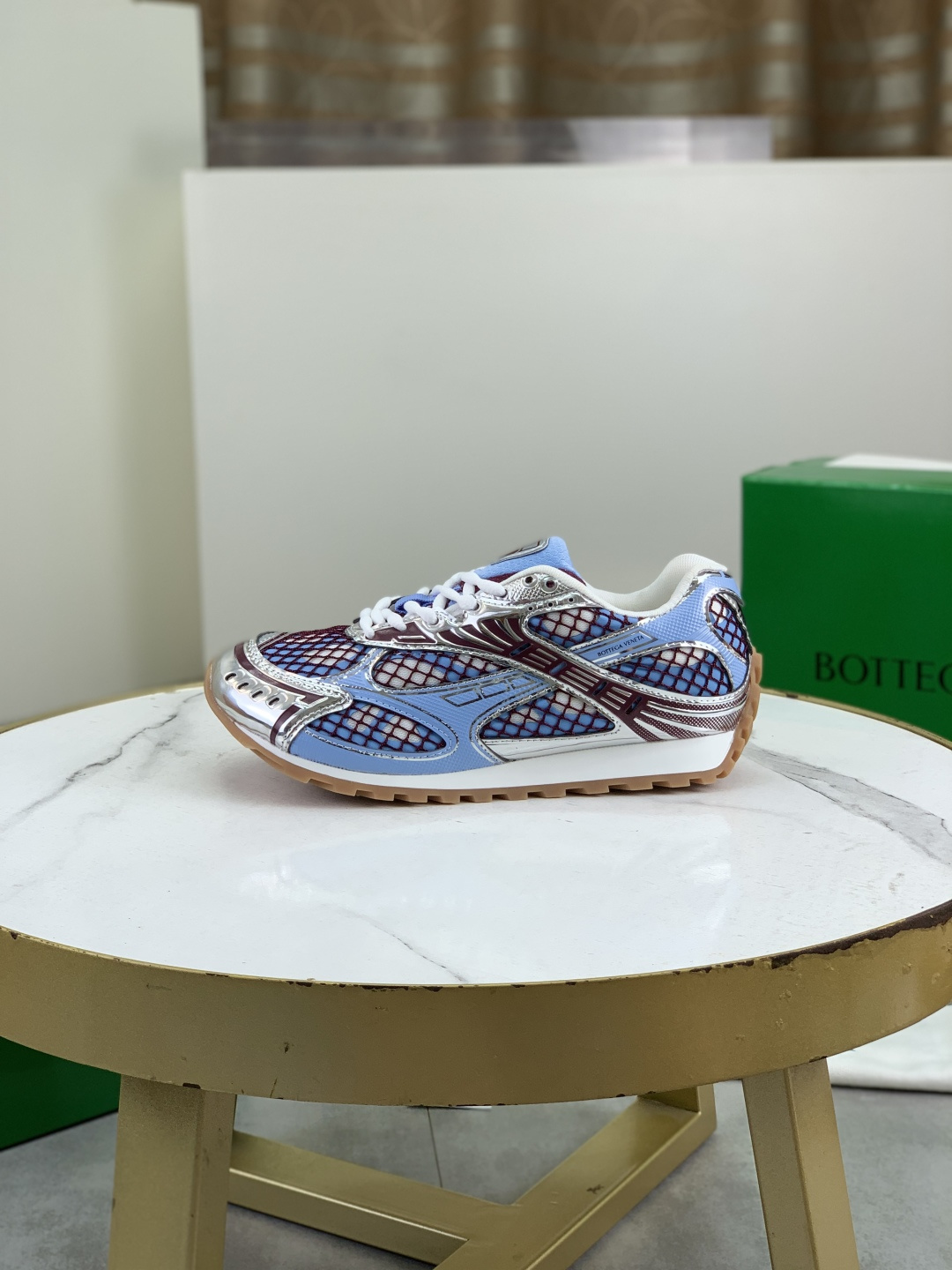 NO:345888,Real-price Bottega Veneta's new Orbit sneaker couples style This shoe is inspired by the shoe profile of sneakers in the 1990s. Its characteristics are the application of mesh texture and the cross-covered heteromaterial upper. It is undoubtedly a tribute to the brand's famous 