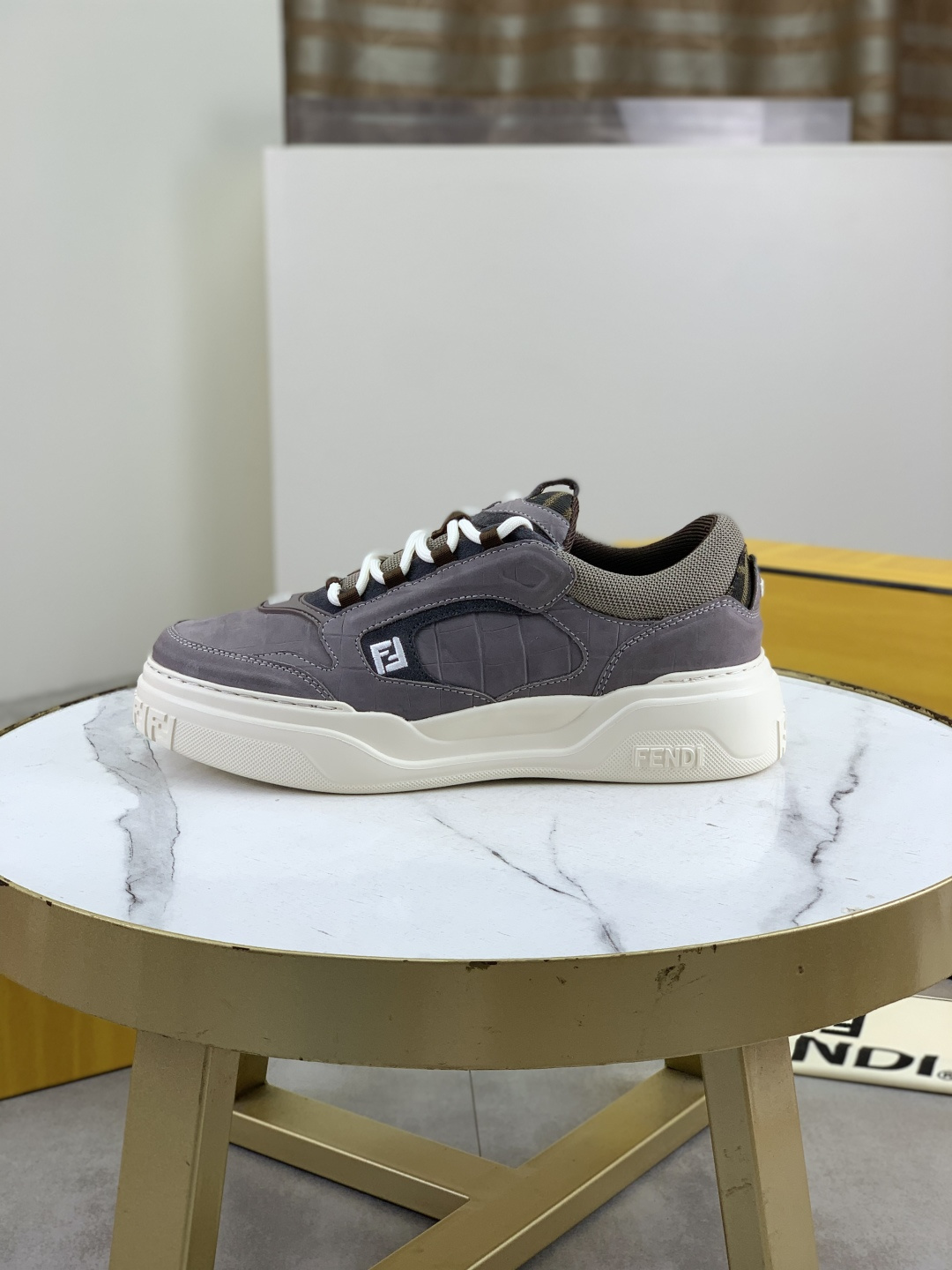 NO:355924,Real price Summer hottest [FENDI] top version New sneakers, wavy soles are engraved with original words. The heel is embossed with embossed Fendi Flow. The upper is made of high-end calfskin and breathable. The original inner part is decorated with the same color details with innovative handcraftsmanship. Ultra-light wear-resistant TPU and IP foam soles, which are light and comfortable overall. Size: 39-44 (38 45 can be customized), fendi, fendi, sneakers, cowhide19860909实价 夏季爆款【FENDI 芬迪】顶级版本 新品一脚蹬运动鞋,波浪形鞋底刻有原版字样.鞋跟饰有凸纹压花Fendi Flow字样.鞋面采用高端小牛皮材质和透气材质.原版内里 以创新手工技艺装饰的同色系细节.超轻耐磨TPU和IP发泡鞋底,整体轻便舒适. Size:39-44（38 45可以定做）,,fendi,fendi,sneakers,cowhide,Men's shoes