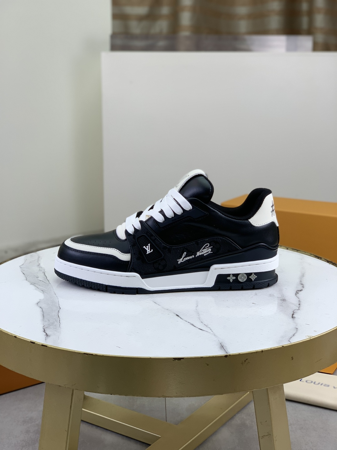 NO:745381,Actual price, top version [LOUIS VUITTON] (original order), the most popular new LV Louis Vuitton *——top version of LV classic trendy shoes!  Use imported original lining and original wear-resistant and lightweight TPU outsole!  High quality products!  2 colors available, sizes 35-39 for women and 39-45 for men,,,louis vuitton,louis vuitton,louis vuitton19860909跑量实价 顶级版本【LOUIS VUITTON）（原单）最情侣新款LV路易威登 *——顶级版本 LV经典潮鞋！选用进口原版内里.原版耐磨轻便TPU大底！高品质精品！2款颜色可选,码数女35-39 男39-45,,,louis vuitton,louis vuitton,louis vuitton,Men's shoes