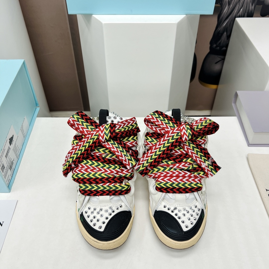 NO:695835,The customized 'Exclusive Top Edition' has been in production for a long time. Lanvin  Original breathable fabric lining, cowhide injection molded latex foot pads, original molded outsole, size women's 35-40/men's 40-46 (this customization is non-refundable), original co-branded gift box packaging, colors updated simultaneously on the official website, casual shoes/sports shoes, sneakers, cowhide19860909定制款《独家顶级版本》长期做货 浪凡Lanvin × Gallery Department 联名款限定系列…【情侣3代面包泼墨休闲鞋】 沉稳、笃定、活泼、经典与潮流、成熟与青春,泼墨与手绘组合不规范描图,诠释多面魅力组合构成一个五彩斑斓的艺术品官网热度火爆全球达人打卡,众多红人都纷纷种草  鞋面原版定制牛皮打冒钉泼墨工艺 内里原版透气布料 垫脚牛皮注塑乳胶垫脚 大底原版开模大底 码数女35-40/男40-46（此款定制不退换） 包装原版联名包装礼盒 颜色官网同步更新,休闲鞋/运动鞋,sneakers,cowhide,Women's Shoes