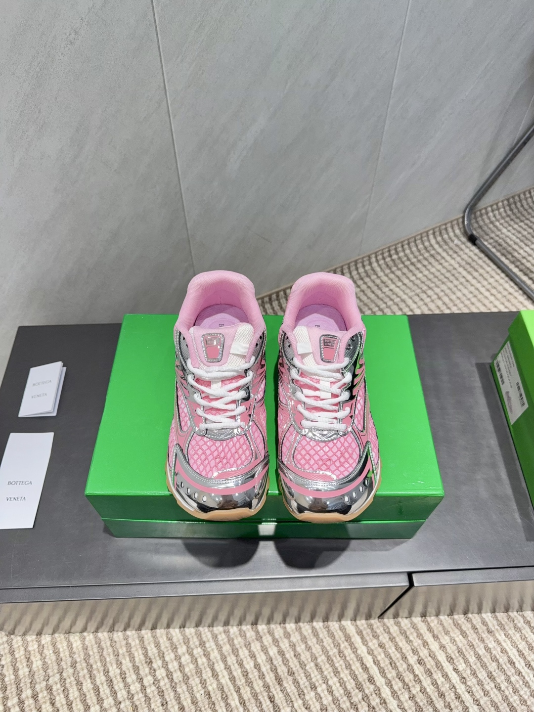 NO:615695,Women's 'Exclusive Top Version' 2025vs autumn classic popular casual series... Wang Yibo's same style couple's casual shoes dad shoes!  Runner sneakers!  Original purchase and development!  With geometric pattern design rubber outsole Wangzhao series high version!  The actual height has increased a lot, but the legs still look slim. Very nice. It is durable to play with and made according to the standard!  Fabric original customized technical mesh, inner lining original customized breathable mesh, original sheepskin injection molding for feet, original open molded rubber outsole, size female 35-39 (40. Customized, non-returnable), original full set of packaging, color official website updated simultaneously, casual shoes/sports shoes, sneakers, sheepskin19860909女款《独家顶级版本》 2025vs秋季经典爆款休闲系列…… 王一博 同款 情侣款休闲鞋老爹鞋！Runner运动鞋！原版购入开发！搭配几何图案设计橡胶外底 王炸系列 高版本！实际增高很多哦,还是一样显腿细 非常nice.耐玩耐造,对标对版！ 面料原版定制科技网布 内里原版定制透气网 垫脚原版羊皮注塑成型 大底原版开模橡胶大底 码数女35-39（40.定制不退换） 包装原版全套包装 颜色官网同步更新,休闲鞋/运动鞋,sneakers,sheepskin,Women's Shoes