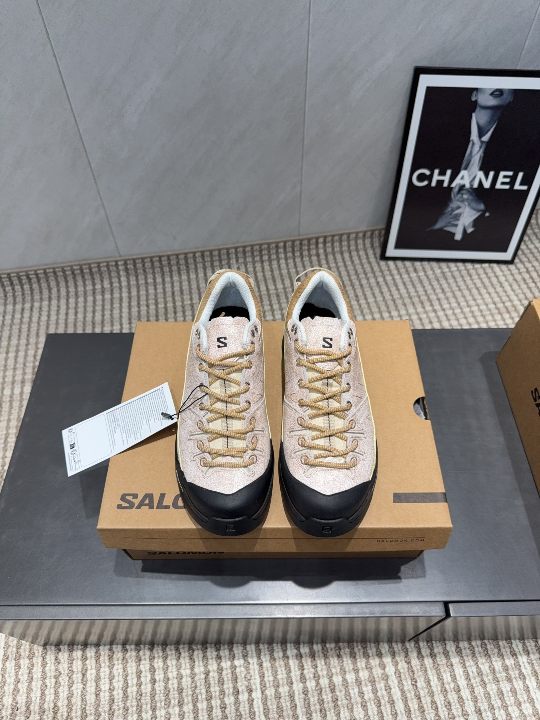 NO:695584,Couple's 'Exclusive Top Version' Salomon XT WHISPER new limited series... [Couple's Color Matching Casual Shoes] Versatile and no-brainer!  !  Salomon thick-soled and versatile casual shoes. I recently wanted to find a versatile white shoe that can be worn casually. After looking at it for a long time, I finally bought the joint model of Zhongcao before. It is light and provides height, so it is a good everyday height-increasing shoe.  Original custom-made cowhide and horsehair color-blocking craftsmanship on the upper, original custom-made breathable mesh on the lining, original custom-made injection-molded foot pads, original open-molded two-color combination outsole, code number 36-44 (40 for women, 45 for men. Customized, non-refundable), original packaging gift box, colors updated simultaneously on the official website, casual shoes/sports shoes, sneakers, cowhide19860909情侣《独家顶级版本》 萨洛蒙 SALOMON XT WHISPER 新款限定系列…【情侣拼色休闲鞋】 百搭无脑冲！！萨洛蒙厚底百搭休闲鞋 最近就想找一款可以随意穿的百搭小白鞋 看了好久还是拿下了之前种草的联名款 又轻又垫高好一款时常的增高鞋啊 增高百搭好穿绝了 又轻又垫高 好一款时常的增高鞋啊 未来感十足！ 鞋面原版定制牛皮马毛拼色工艺 内里原版定制透气网 垫脚原版定制注塑成型垫脚 大底原版开模双色组合底 码数36-44（女40.男45.定制不退换） 包装原版包装礼盒 颜色官网同步更新,休闲鞋/运动鞋,sneakers,cowhide,Women's Shoes