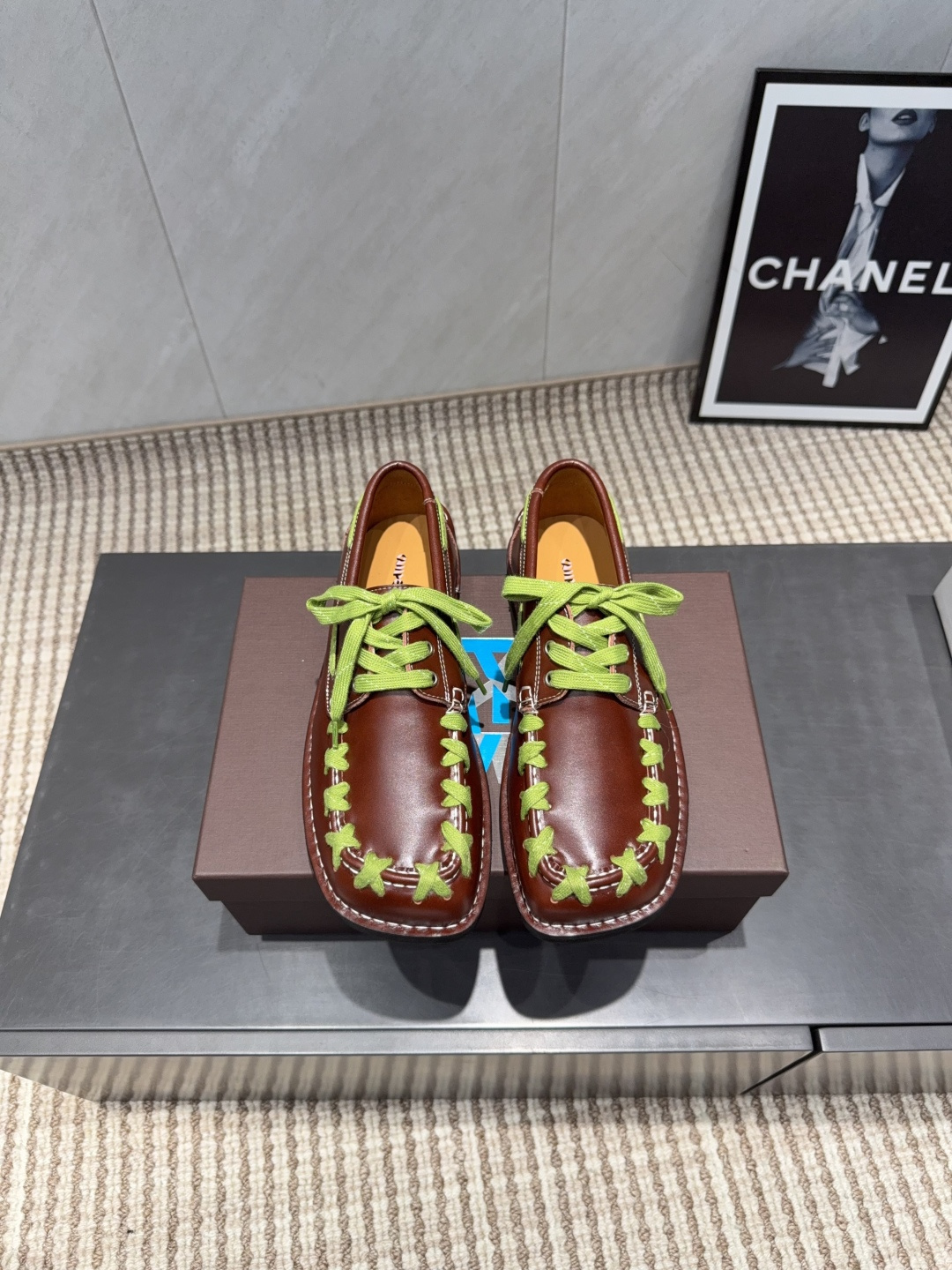 NO:695614,Couple's 'Exclusive Top Version' Camper Spanish trendy brand 25vs new autumn casual series... [Couple's lace-up casual shoes] The original version is made one to one, with contrasting color craftsmanship. Derby shoes are super Camper Derby shoes. They can be matched casually and are very eye-catching. Every color combination is beautiful, all the details are in place, and the feet are super comfortable... The fabric is original custom cowhide. The lining is original custom cowhide. The foot pads are original custom cowhide. The outsole is original molded super soft molded sole.  Size 35-44 (41 for women and 45 for men, customized and non-returnable) Original full set of packaging Color official website updated simultaneously, loafers, loafers, cowhide19860909情侣《独家顶级版本》 Camper西班牙潮牌25vs秋季新款休闲系列……【情侣系带休闲鞋】 原版一比一打造,撞色工艺,德比鞋超级Camper 德比鞋,随意搭配,非常亮眼.每个配色都很好看,所有细节到位,上脚超级舒服…… 面料原版定制牛皮 内里原版定制牛皮 垫脚原版定制牛皮 大底原版开模超软成型底 码数35-44（女41.男45定制不退换） 包装原版全套包装 颜色官网同步更新,乐福鞋,loafers,cowhide,Women's Shoes