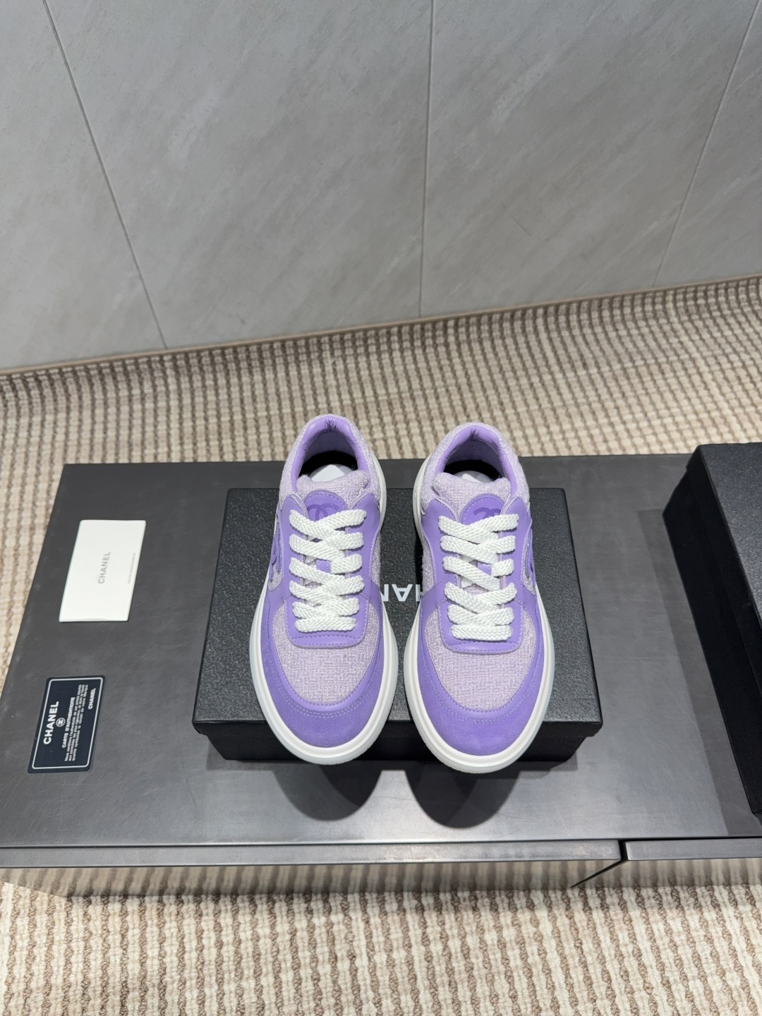 NO:695543,: 'Exclusive top version' Xiaoxiang C's 2026 vs early spring new casual series... [Thick-soled color-blocking casual shoes] Fairy style, the latest color-blocking is amazing, irresistible, the latest biscuit shoes are currently super popular colorful casual shoes, the Internet celebrity Xiaohongshu is crazy about hot recommendations, and the silly and cute style has a retro flavor!  The shape is special, very recognizable, slim and long legs, absolutely powerful, very comfortable to wear, good appearance, comfortable, and heightening. I must recommend it to everyone, the main feature of this year's series, minimalist style... Fabric: Original custom cowhide/cow terry custom terry cloth color matching Inner: Original custom breathable mesh Foot pads: Original custom injection molding pads Outsole: Original open-mold two-color molded bottom  Size: 35-39 (40.41. Customization is non-refundable) Packaging: Original full set of packaging Color: Official website updated simultaneously, casual shoes/sports shoes, chanel, sneakers, cowhide19860909:《独家顶级版本》 小香C家2026vs早春新款休闲系列…【厚底拼色休闲鞋】  仙女款,最新的拼色绝了,无法抗拒,最新饼干鞋目前超级流行的彩色休闲鞋,网红明星小红书狂追热推 发售蠢萌可爱的造型带了点复古味！ 造型特殊,很有辨识度, 显瘦显腿长,绝对实力派,穿上也很舒服,高颜值 舒适,增高 一定要推荐给大家,今年系列的主打, 极简的风格…… 面料:原版定制牛皮/牛猄定制毛巾布拼色 内里:原版定制透气网 垫脚:原版定制注塑成型垫 大底:原版开模双色成型底 码数:35-39（40.41.定制不退换） 包装:原版全套包装 颜色:官网同步更新,休闲鞋/运动鞋,chanel,sneakers,cowhide,Women's Shoes