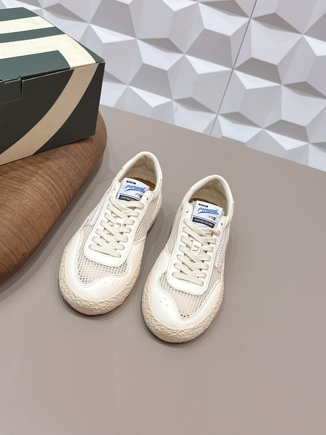 NO:748937,: 'Exclusive top version' Puraai niche ~ 2026 vs early spring internet celebrity hot casual series... [Round-toe color-blocking casual shoes] Original purchase, development and production Puraai has a unique American retro style, with a solid leather shoe body and a versatile appearance with a retro atmosphere, paired with the brand's classic Italian logo, and has been loved by many fashion celebrities. BLACKPINKRose often wears shoes in private outfits, neat and stylish...  Fabric Original custom cowhide/breathable mesh Lining Original custom sheepskin Foot pads Original custom sheepskin Outsole Original molded TPU foaming bottom Packaging Original full set of packaging Code number 35-39 (40. Customization is non-returnable) Color: Official website updated simultaneously, casual shoes/sports shoes, sneakers, cowhide, sheepskin19860909: 《独家顶级版本》  Puraai小众～2026vs早春网红爆款休闲系列…【圆头拼色休闲鞋】  原版购入开发 做货 Puraai富有独特美式复古风格,以扎实的皮革鞋身与复古氛围的百搭外型,配搭品牌经典的意大利标志,获得许多时尚名人的喜爱,BLACKPINKRose 更经常于私下穿搭中穿戴鞋款,俐落有型… 面料原版定制牛皮/透气网 内里原版定制羊皮 垫脚原版定制羊皮 大底原版开模TPU发泡成型底 包装原版全套包装 码数35-39（40.定制不退换） 颜色:官网同步更新,休闲鞋/运动鞋,sneakers,cowhide,sheepskin,Women's Shoes