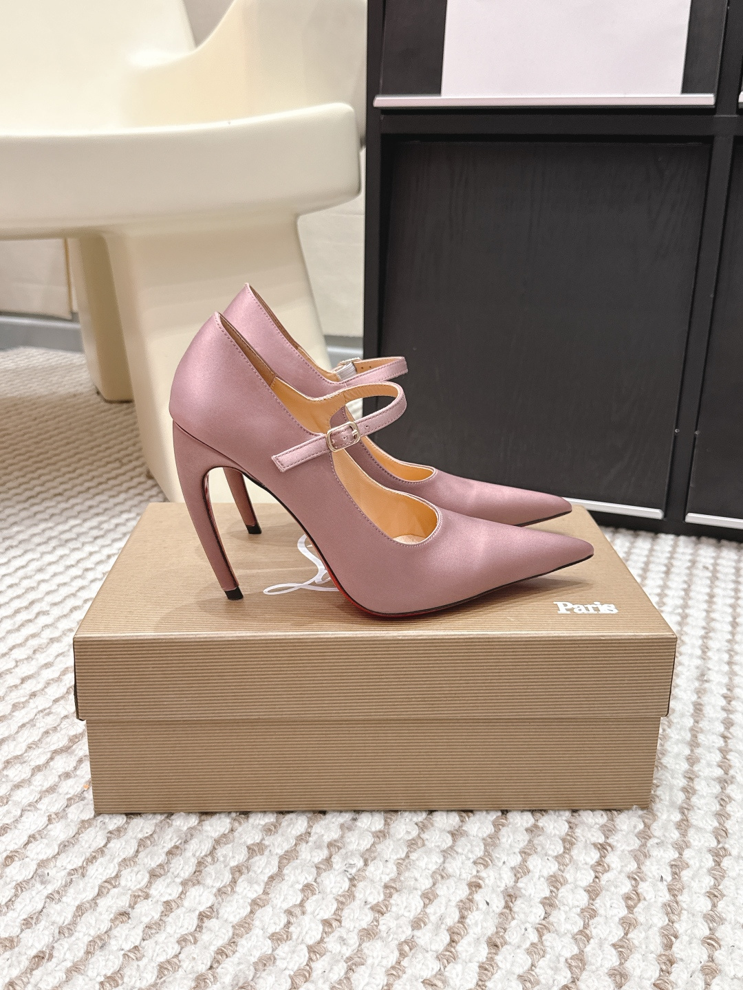 Женские туфли с ремешком на щиколотке Christian Louboutin