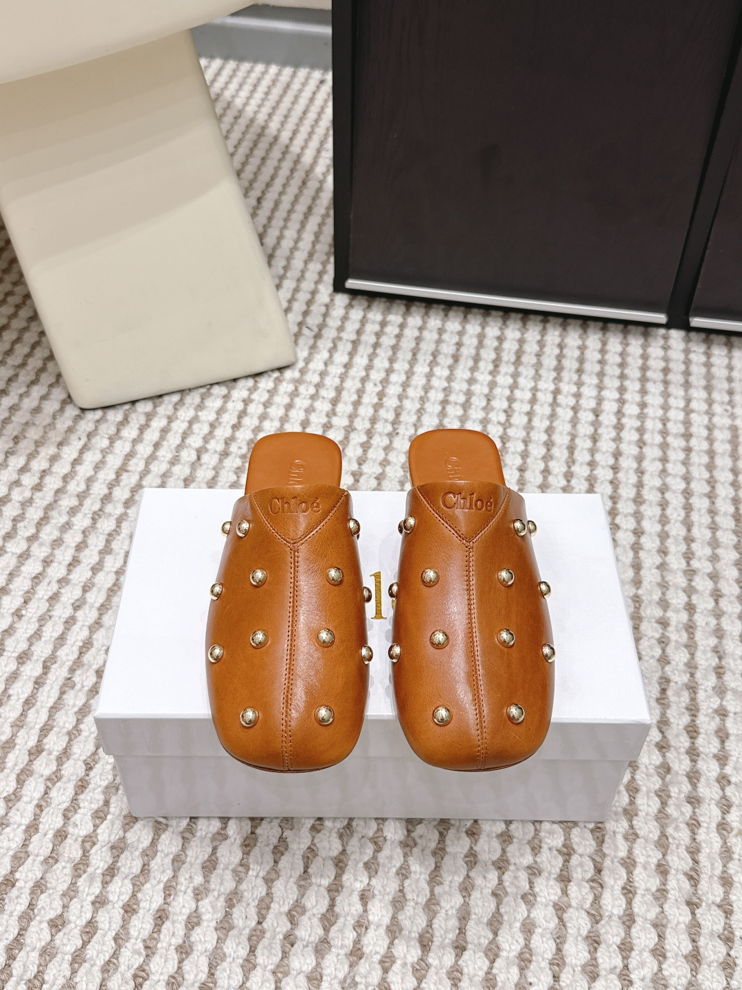 Unknown Chloé2026春夏新款 铆钉 平底 穆勒拖 乐福鞋 单鞋