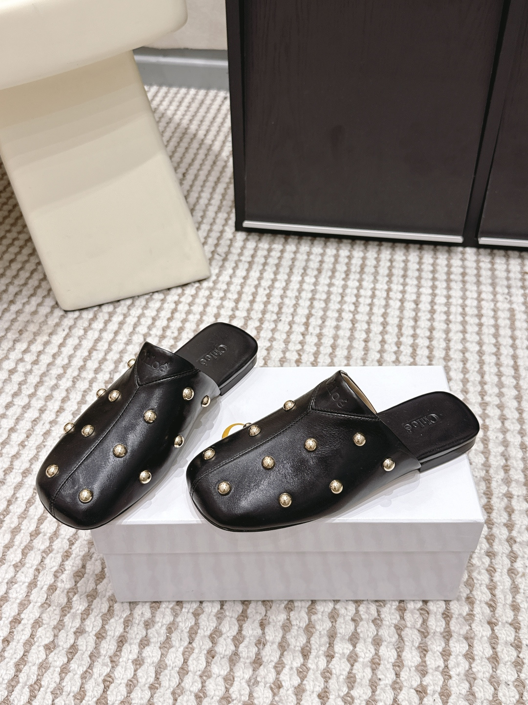 Unknown Chloé2026春夏新款 铆钉 平底 穆勒拖 乐福鞋 单鞋