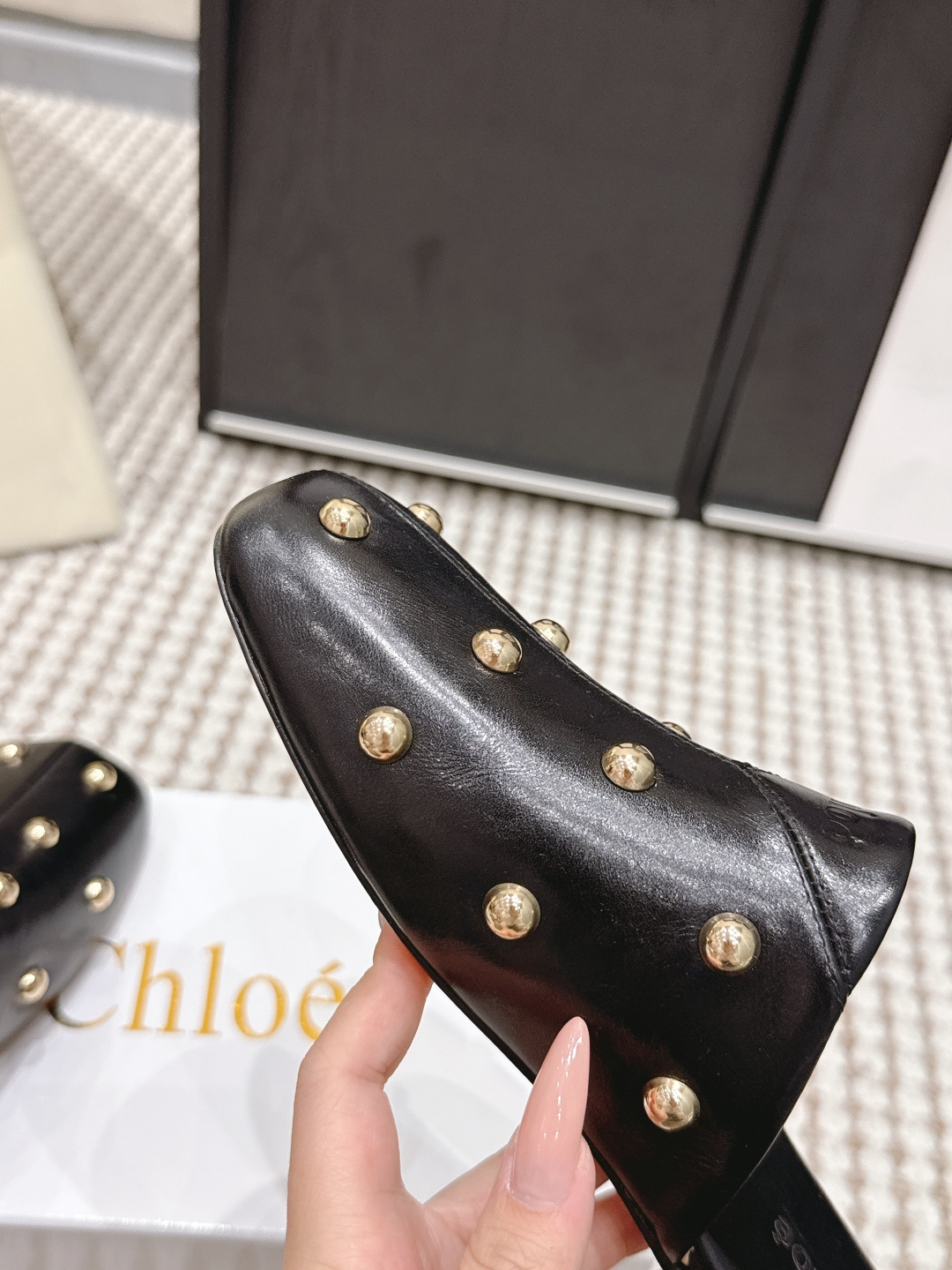 Unknown Chloé2026春夏新款 铆钉 平底 穆勒拖 乐福鞋 单鞋