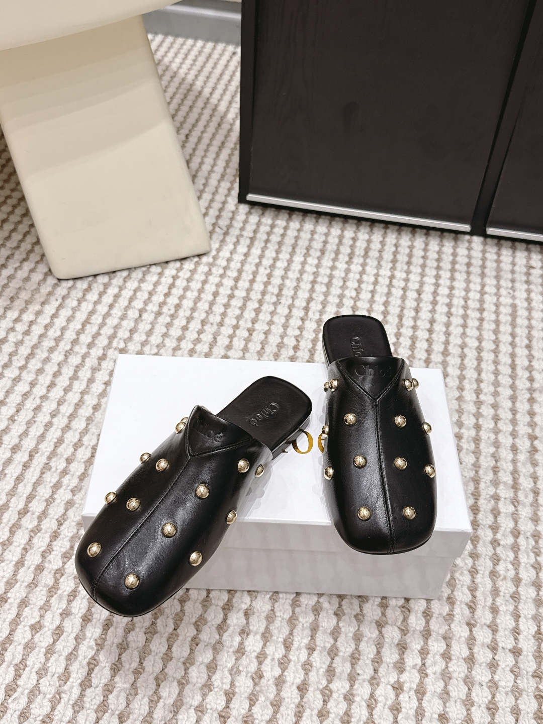 Unknown Chloé2026春夏新款 铆钉 平底 穆勒拖 乐福鞋 单鞋