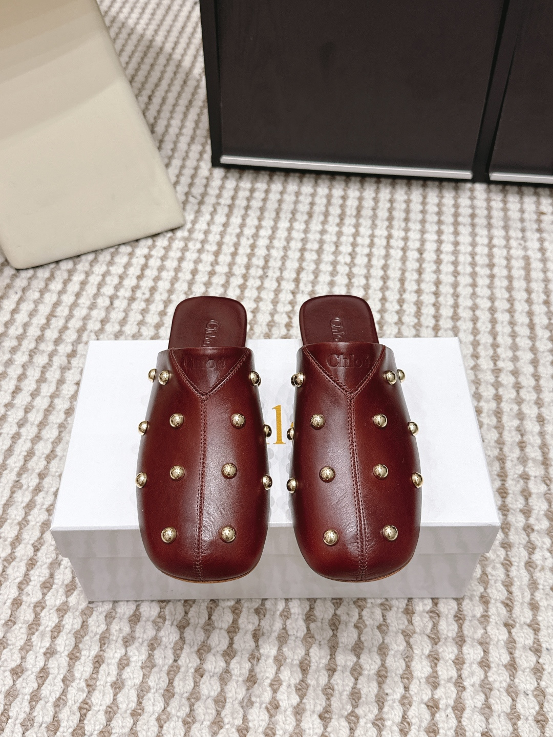 Unknown Chloé2026春夏新款 铆钉 平底 穆勒拖 乐福鞋 单鞋