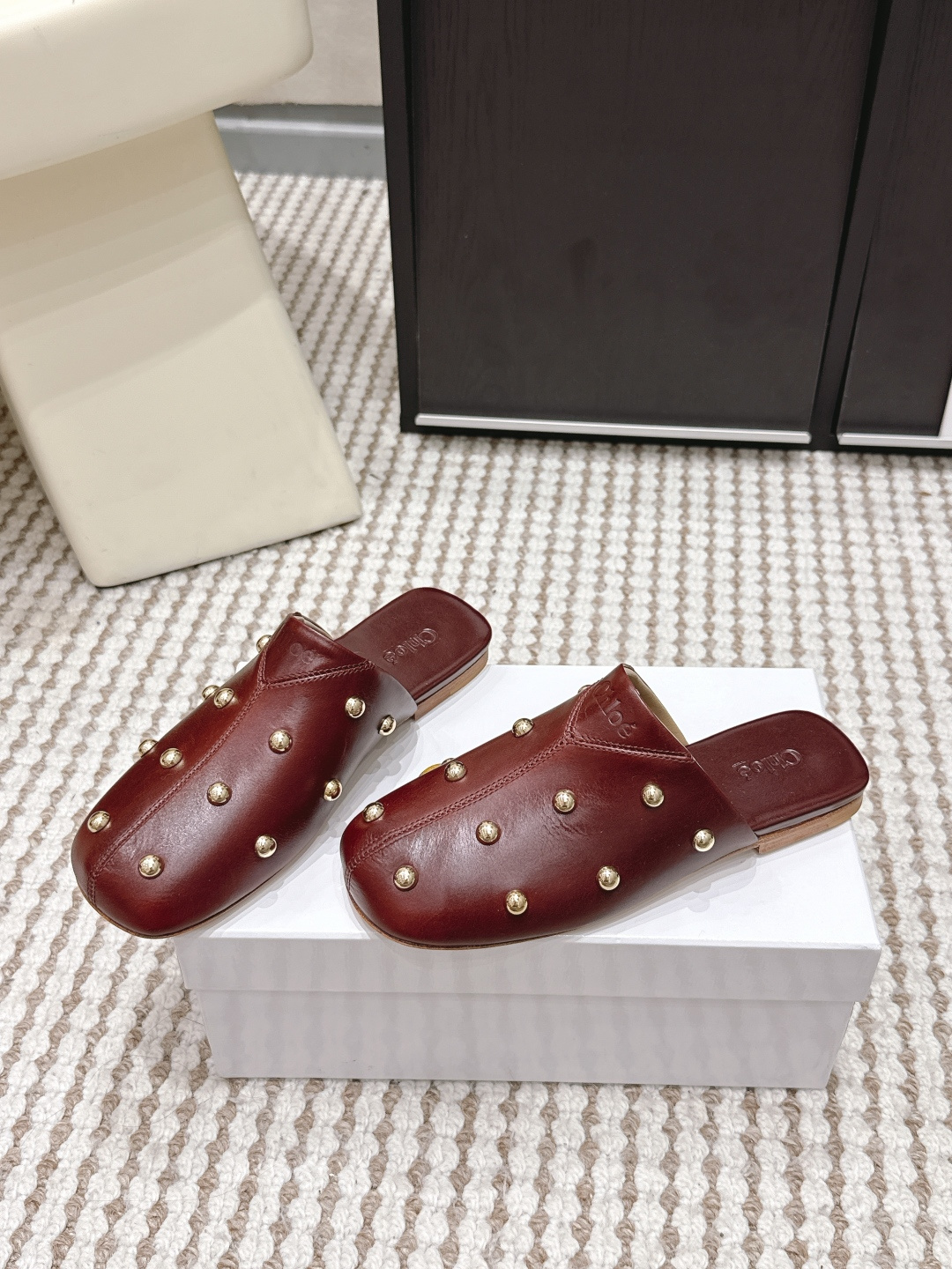 Unknown Chloé2026春夏新款 铆钉 平底 穆勒拖 乐福鞋 单鞋