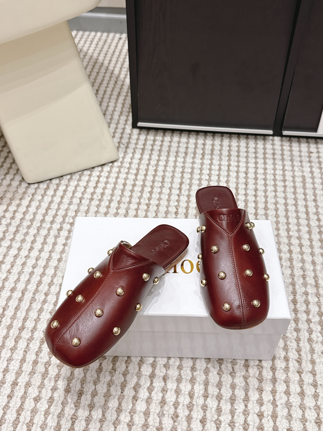 Unknown Chloé2026春夏新款 铆钉 平底 穆勒拖 乐福鞋 单鞋