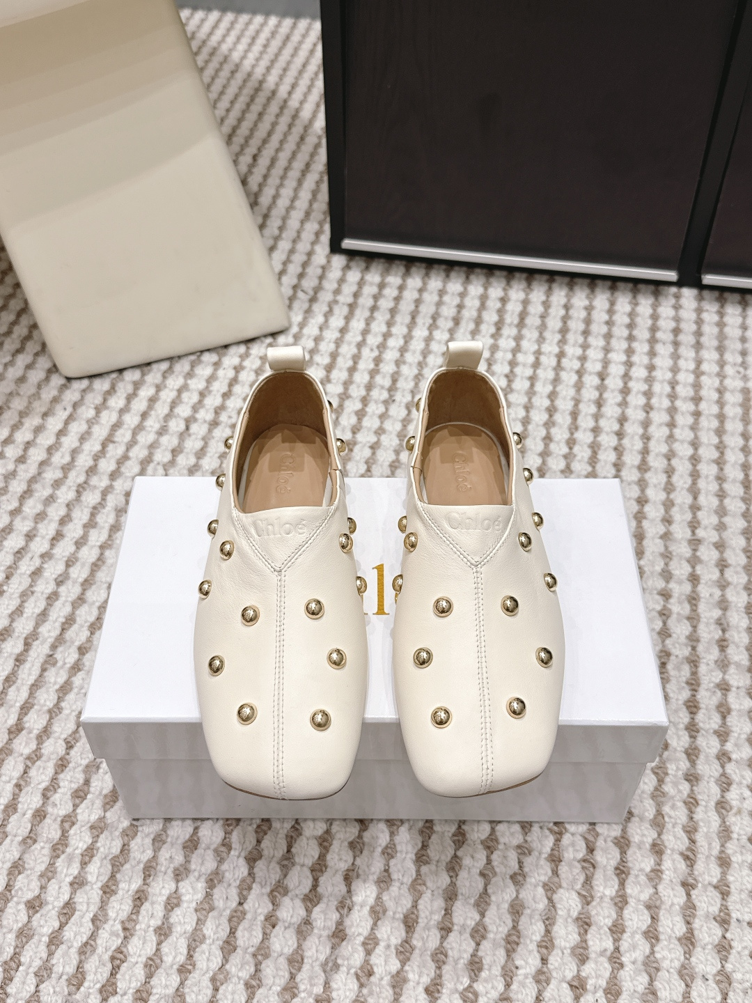 Unknown Chloé2026春夏新款 铆钉 平底 穆勒拖 乐福鞋 单鞋