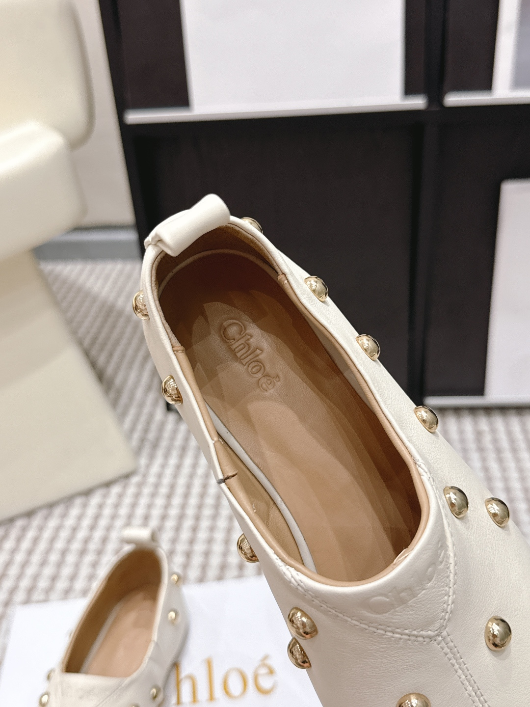 Unknown Chloé2026春夏新款 铆钉 平底 穆勒拖 乐福鞋 单鞋