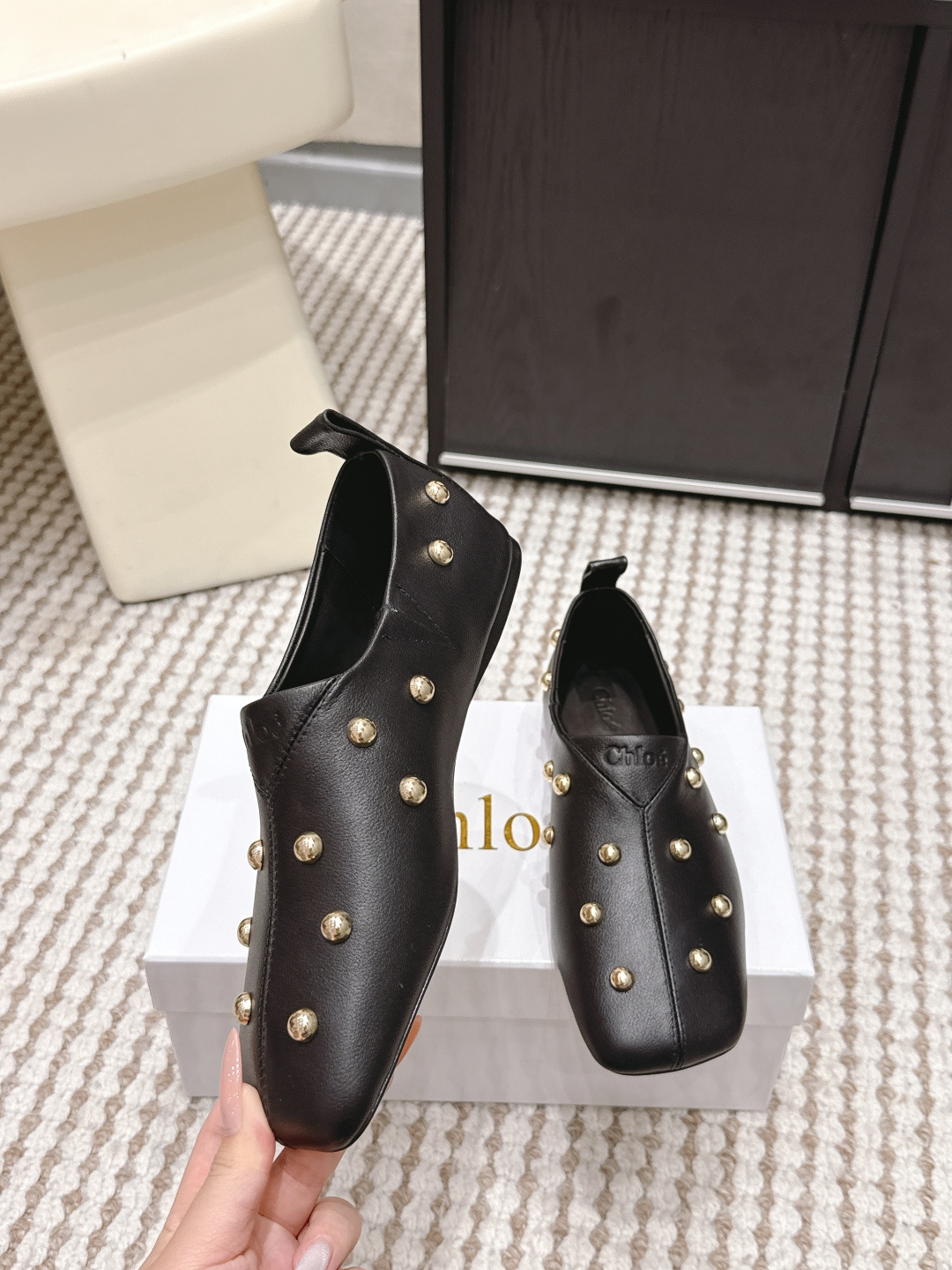 Unknown Chloé2026春夏新款 铆钉 平底 穆勒拖 乐福鞋 单鞋