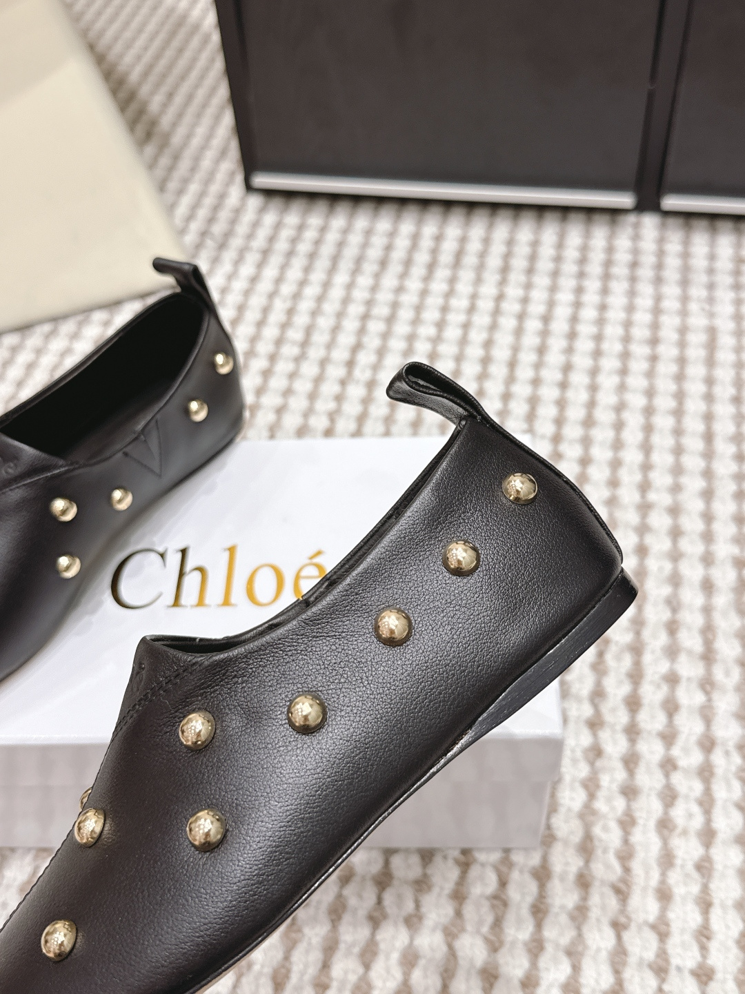 Unknown Chloé2026春夏新款 铆钉 平底 穆勒拖 乐福鞋 单鞋