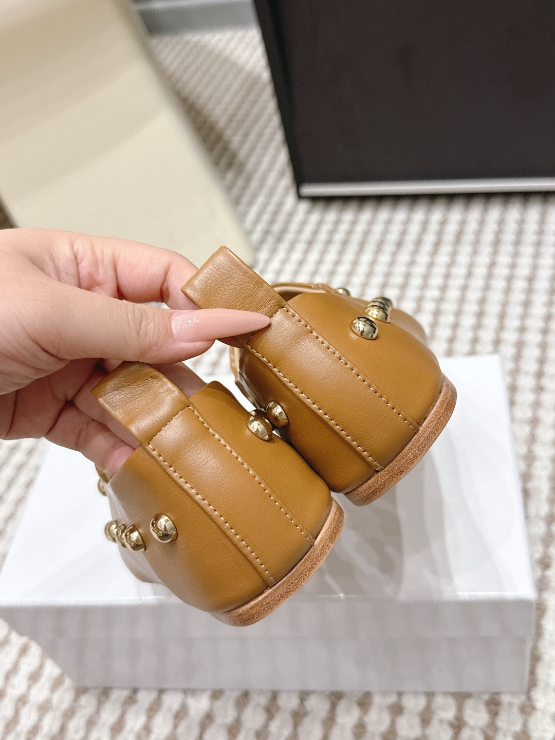 Unknown Chloé2026春夏新款 铆钉 平底 穆勒拖 乐福鞋 单鞋