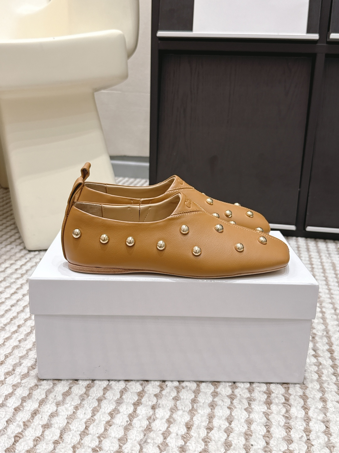 Unknown Chloé2026春夏新款 铆钉 平底 穆勒拖 乐福鞋 单鞋