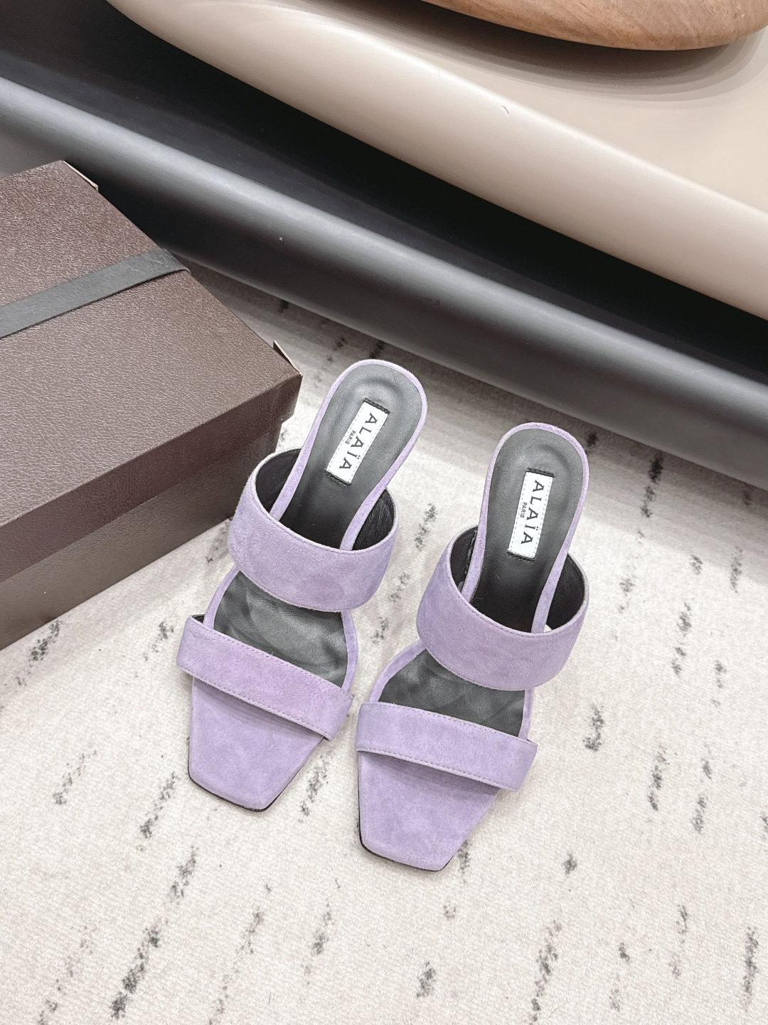 NO:787527,: 'Exclusive top version' ALAIA niche 2026 vs spring and summer fashion sandals series... [Square-toe wedge sandals] Exquisite and elegant, but also fashionable. Comfortable on the feet... Fabric original custom cashmere Lining original custom sheepskin Foot pads original custom sheepskin Outsole Original custom leather sole Size number 35-39 (40. Customization is not returnable) Heel height 10.5cm  Color original full set, high heels and slippers, alaia, sandals, high heels, slippers, sheepskin19860909: 《独家顶级版本》  ALAIA阿莱娅小众2026vs春夏时装凉鞋系列……【方头坡跟凉拖】 精致优雅的同时,还具有时髦感.上脚舒适… 面料原版定制羊绒 内里原版定制羊皮 垫脚原版定制羊皮 大底原版定制真皮底 码数35-39（40.定制不退换） 跟高10.5cm 颜色原版全套包装,高跟鞋拖鞋,alaia,sandals,high heels,slippers,sheepskin,Women's Shoes