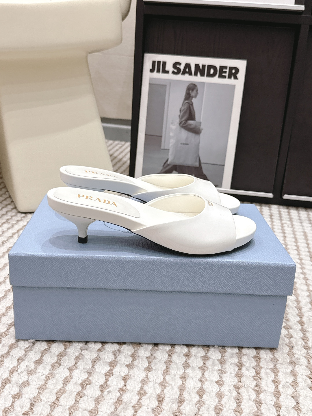 Prada Style Leather Women's Shoes style reference detail image 2 from source 784847