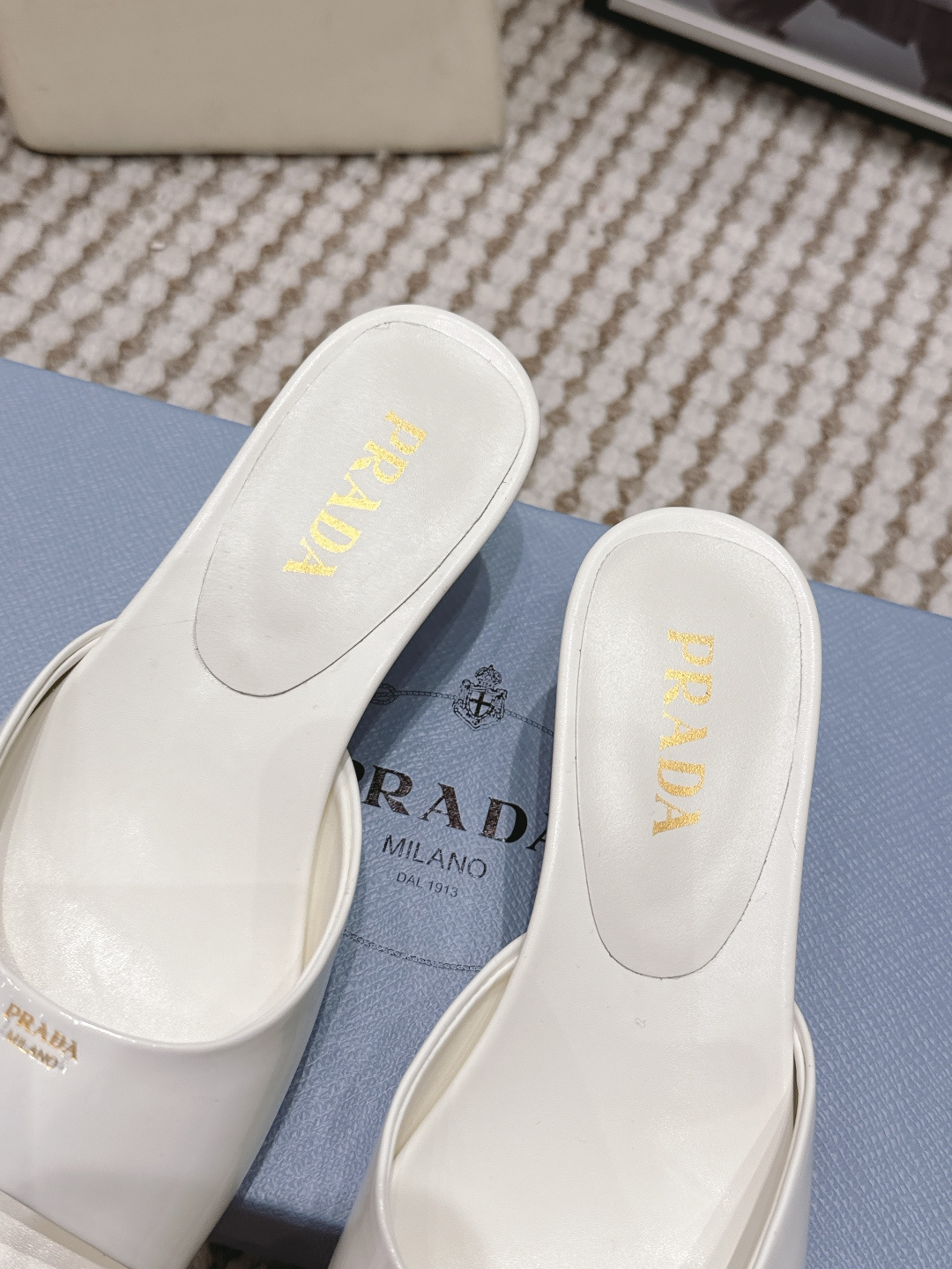 Prada Style Leather Women's Shoes style reference detail image 6 from source 784847