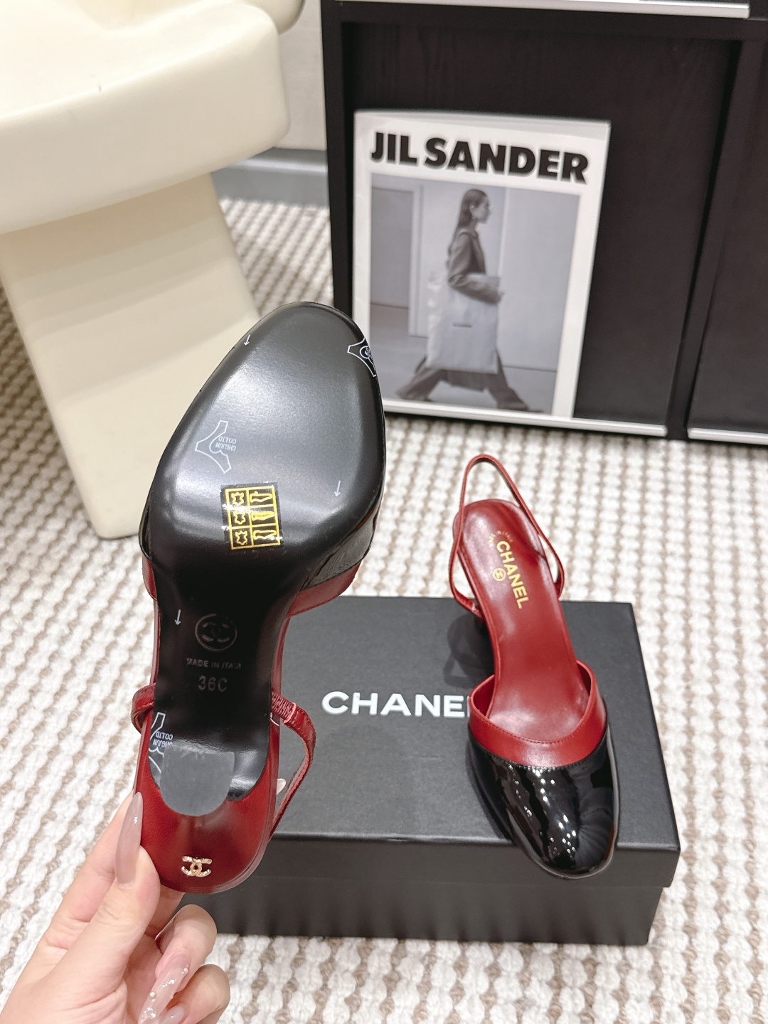 CHANEL小香 26ss 早春新款 后空大方头跟鞋，复古法式优雅感，高级感十足 香奶奶后空玛丽珍凉鞋，