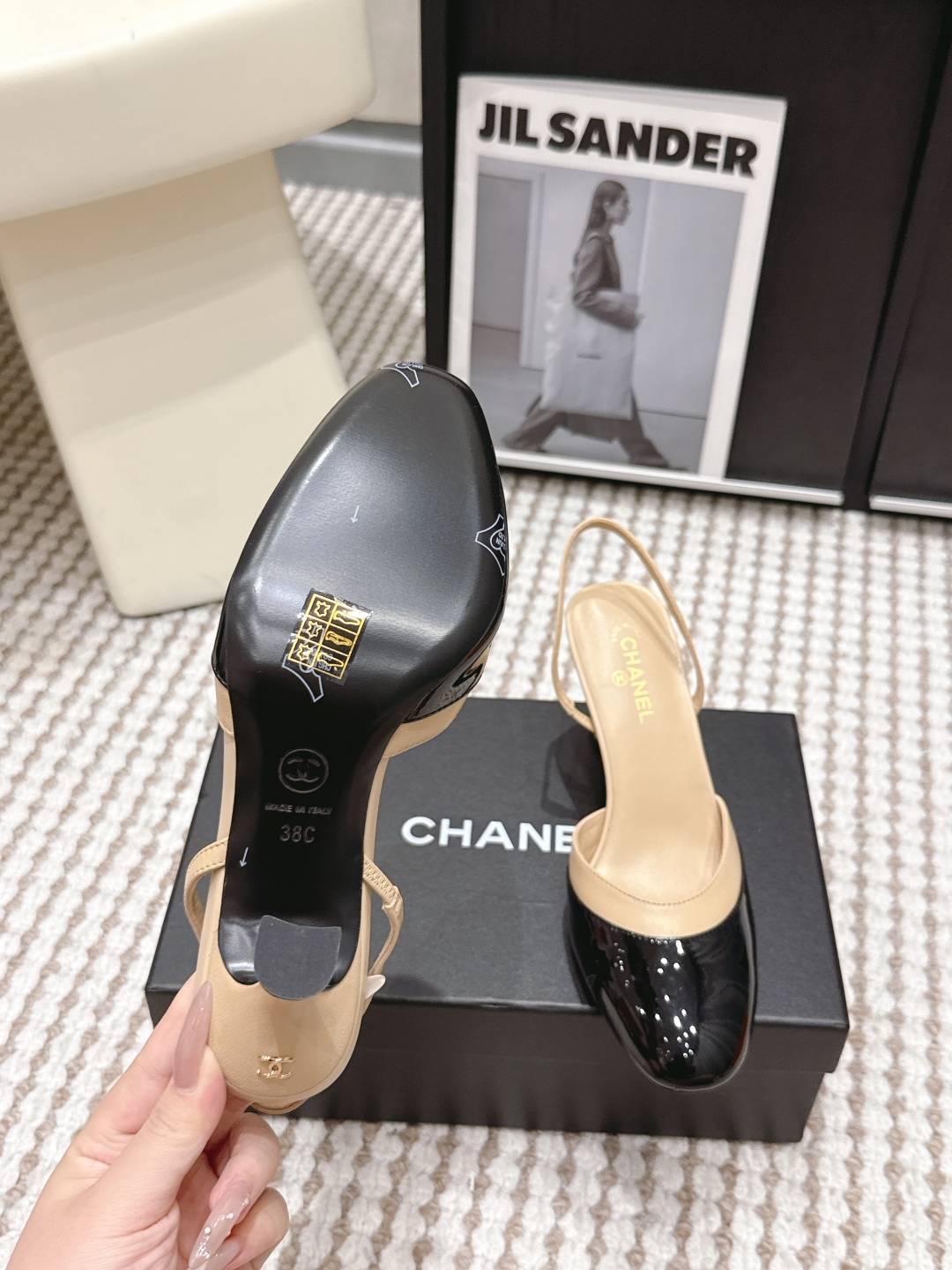 CHANEL小香 26ss 早春新款 后空大方头跟鞋，复古法式优雅感，高级感十足 香奶奶后空玛丽珍凉鞋，