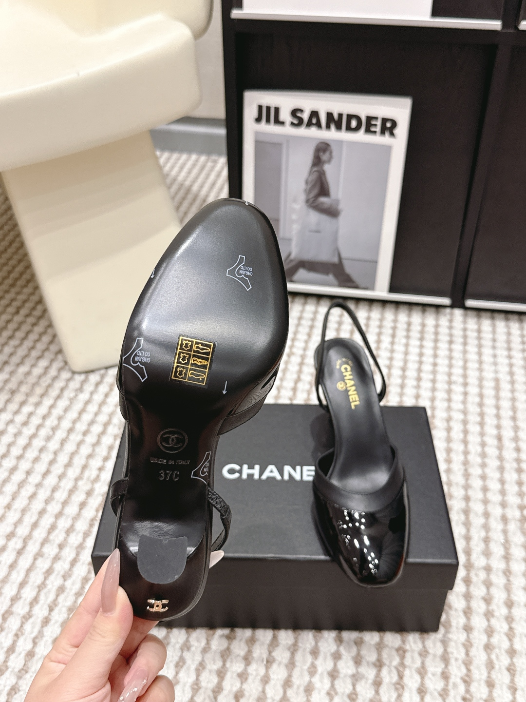 CHANEL小香 26ss 早春新款 后空大方头跟鞋，复古法式优雅感，高级感十足 香奶奶后空玛丽珍凉鞋，