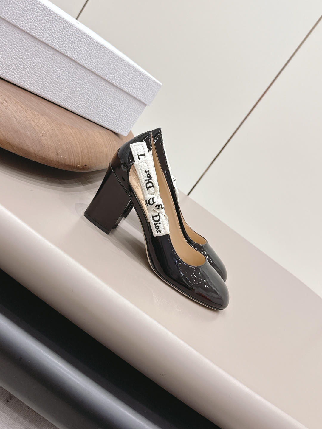 Dior Style Leather Women's Shoes style reference detail image 3 from source 784956