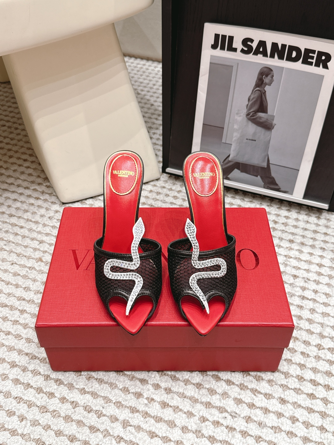 Женские туфли Valentino с декором в виде змеи