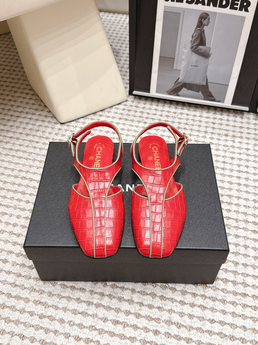NO:814601,Purchasing agent level CHANE*2026 Chanel early spring hot-selling Mary Jane color-blocked shoes and sandals, perfect for your own use!  !  Much more comfortable than the classic Slingback!  Every color is a whitening tool that makes your feet look whiter! So cute! Another popular fragrance~ Material: embossed cowhide, original lining, sheepskin lining, outsole, genuine leather sole, size 35-39 (40.41 customized, non-returnable, non-exchangeable), sandals, chanel, chanel, sandals, mary jane, cowhide, sheepskin19860909代购级 CHANE*2026香奈儿早春爆品玛丽珍拼色单鞋 凉鞋 妥妥的自留款！！比经典款Slingback舒服太多啦！每个颜色上脚都很显白 的显白利器!好嗲啊!又是火爆的小香~ 材质压纹牛皮 内里原版内里羊皮 大底真皮鞋底 码数35-39(40.41定制不退不换),凉鞋,chanel,chanel,sandals,mary jane,cowhide,sheepskin,Women's Shoes