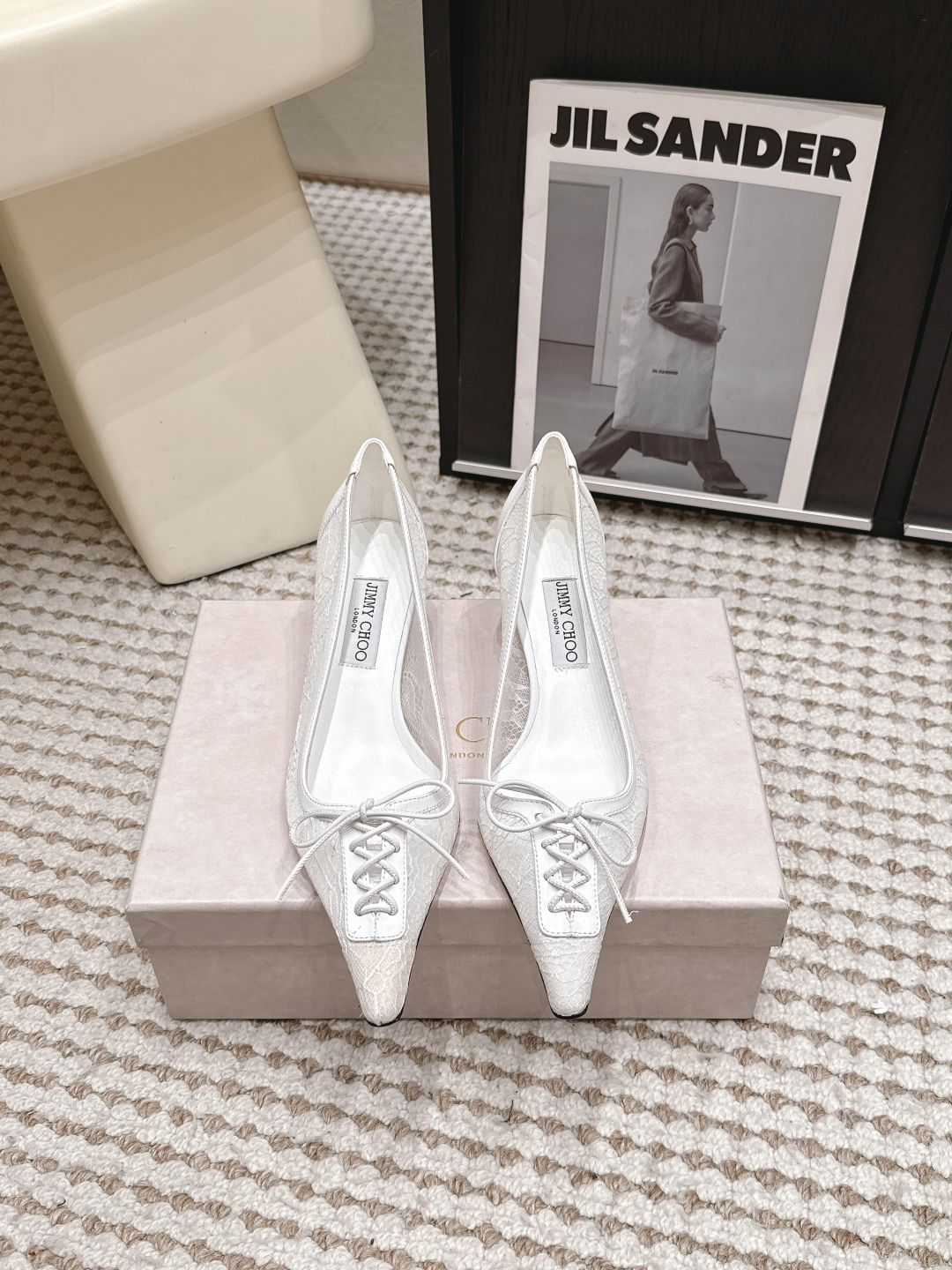 NO:817651,Purchasing-grade Jimmy Choo lace-up high-heeled shoes Jimmy Choo black lace-stitched high-heeled shoes, pointed toe design + stiletto heel, elegant and sexy. The lace upper is breathable, and the inside is soft leather, which is comfortable to wear and does not scratch the feet. The details of the toe strap are super exquisite, which can be easily controlled for commuting, dating and formal occasions. The heel height is just right, elongating the leg line, combining both temperament and practicality. It is a must-have and versatile item in the wardrobe of urban girls!  Lace stitched sheepskin upper, sheepskin lining, heel height 5CM, outsole Italian leather sole, size 35-40 (customized for 40), high-heeled shoes, jimmy choo, high heels, sheepskin19860909代购级 Jimmy Choo 蕾丝系带高跟鞋 Jimmy Choo黑色蕾丝拼接高跟鞋,尖头设计+细高跟,优雅又性感.鞋面蕾丝透气,内里柔软皮革,穿着舒适不磨脚.鞋头绑带细节超精致,通勤、约会、正式场合都能轻松驾驭.鞋跟高度刚好,拉长腿部线条,气质与实用性兼具,是都市女生衣橱必备百搭单品！ 鞋面蕾丝拼接羊皮 内里羊皮 跟高5CM 大底意大利真皮底 码数35-40(40定做),高跟鞋单鞋,jimmy choo,high heels,sheepskin,Women's Shoes