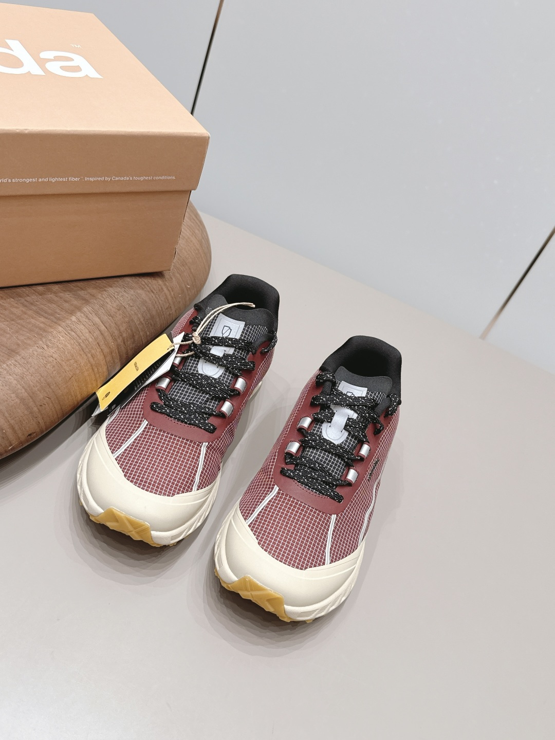 NO:871715,: No deduction 'Exclusive top version' norda niche 26 vs spring and summer popular casual series for couples... [Couple thick-soled casual shoes] norda is designed by designer Edgardo  Osorio is a shoe brand founded in Florence, Italy. Although it has not been established for a long time, it has won the public's attention with its traditional high-end Italian craftsmanship and luxurious styling. Norda's studio is located in the Buondelmonti Palace in Florence, Italy. It mixes exquisite European, modern American and Latin style features, showing the perfect balance of modern design. Exquisite craftsmanship creates comfortable and easy-to-wear shoes for women. The fabric is original custom technical fabric. The lining is original custom Lycra. The foot pads are original custom injection molding. The outsole is original open-molded TPU molded sole. The sole is 3cm thick.  Size 36-44 (Female 41. Men 45. Customized) Original full set of packaging Color official website updated simultaneously, casual shoes/sports shoes, sneakers19860909: 无扣款《独家顶级版本》 norda小众26vs春夏情侣爆款休闲系列……【情侣厚底休闲鞋】  norda由设计师Edgardo Osorio在意大利佛罗伦萨创办的鞋履品牌,虽然创立时间不长,但却以其意大利传统的高级工艺和奢华造型赢得大众得目光.norda的工作室位于意大利佛罗伦萨Buondelmonti宫殿,混合精致欧洲、现代美式以及拉丁风情特色,展现着现代设计的完美平衡,精致的工艺为女性打造舒适易穿戴的鞋履 面料原版定制科技布料 内里原版定制莱卡 垫脚原版定制注塑成型 大底原版开模TPU成型底 底厚3cm 码数36-44（女41.男45.定制） 包装原版全套包装 颜色官网同步更新,休闲鞋/运动鞋,sneakers,Women's Shoes