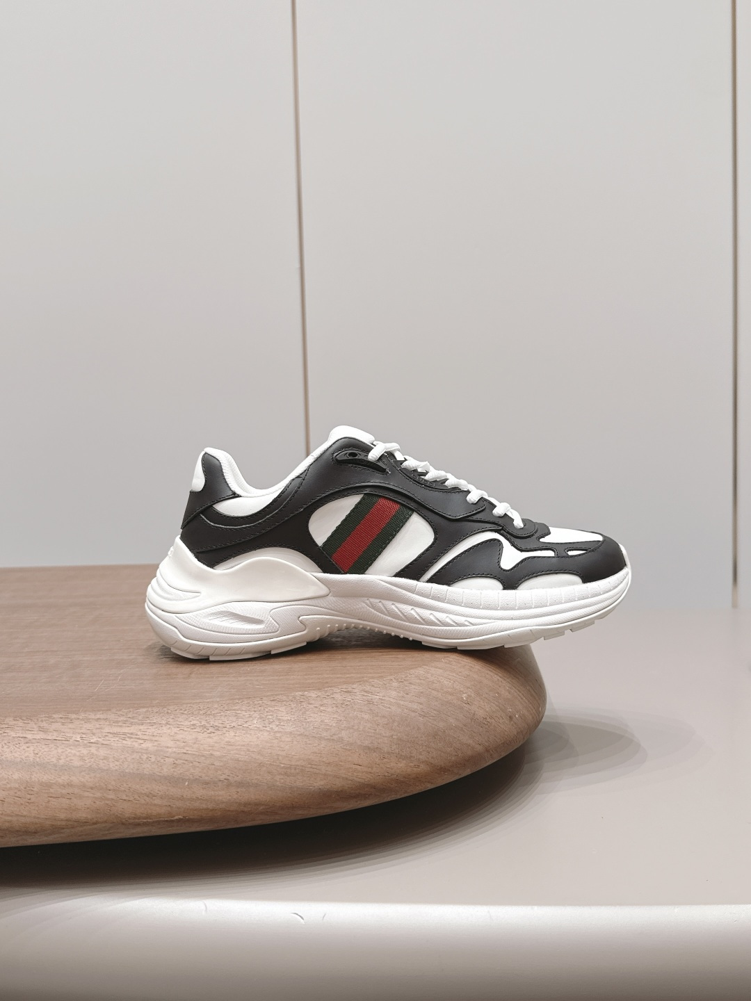Gucci Bag Collection crafted with premium materials and signature design 5