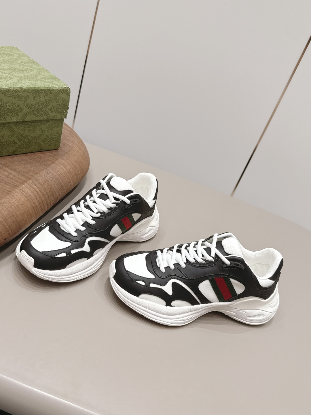 Gucci Bag Collection crafted with premium materials and signature design 2